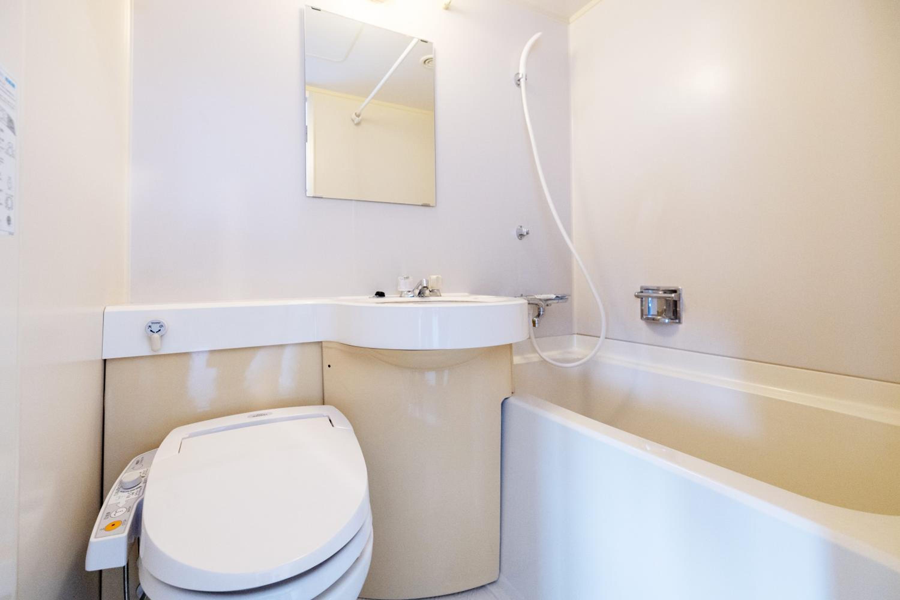 Twin Room - Non-Smoking - Photo 2