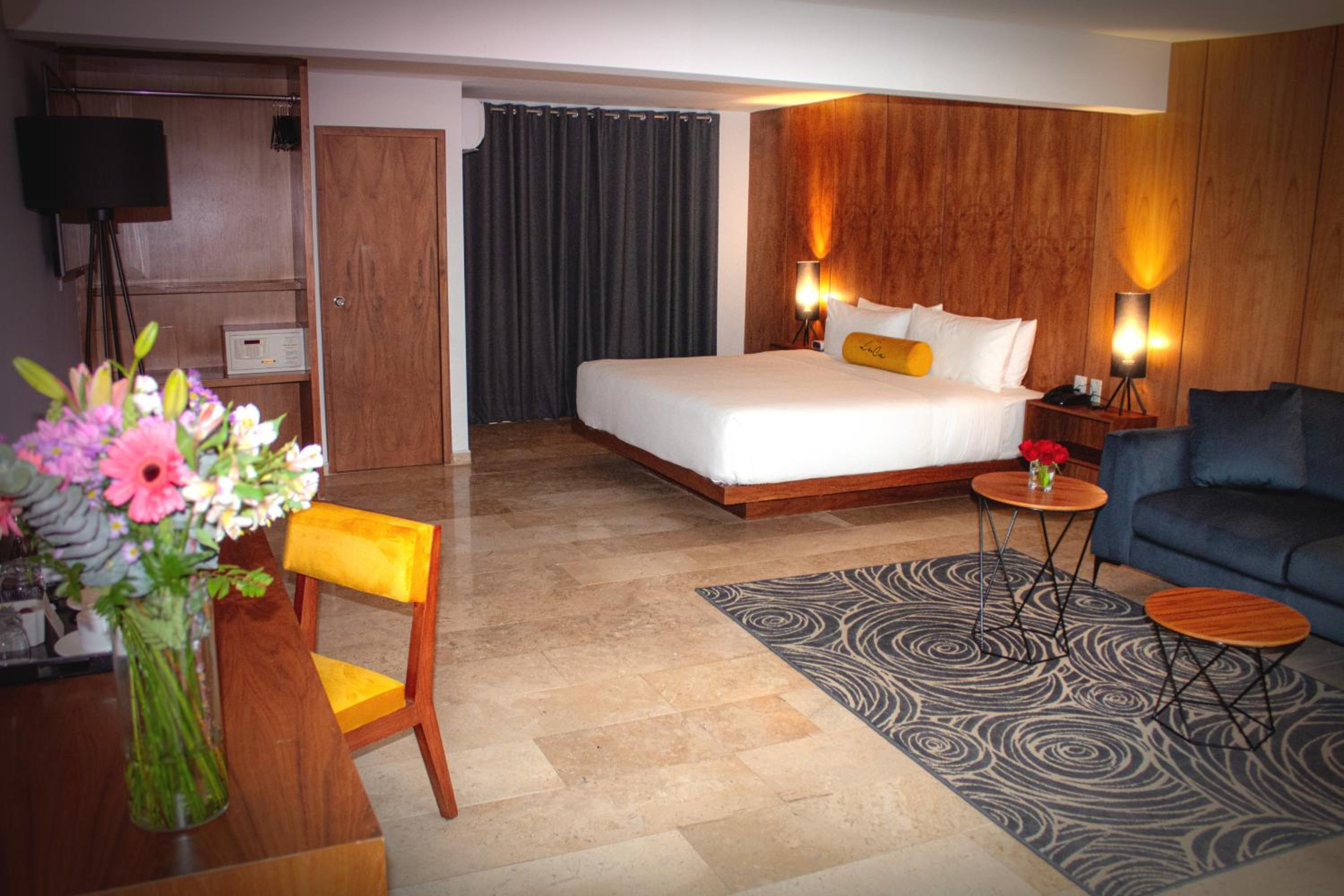Suite - Photo 3