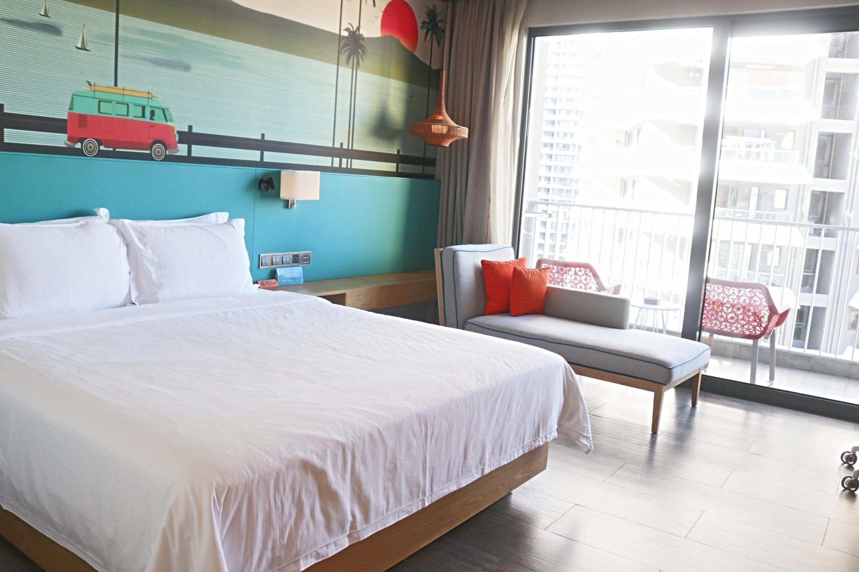 King Room - Mobility Accessible  - Photo 2