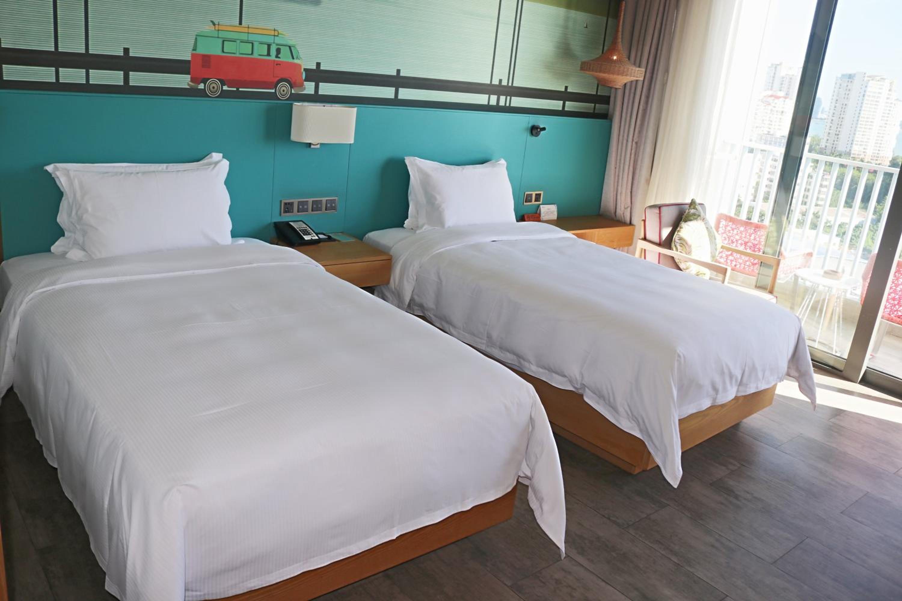 Twin Guestroom with Balcony and Sea View - Photo 4