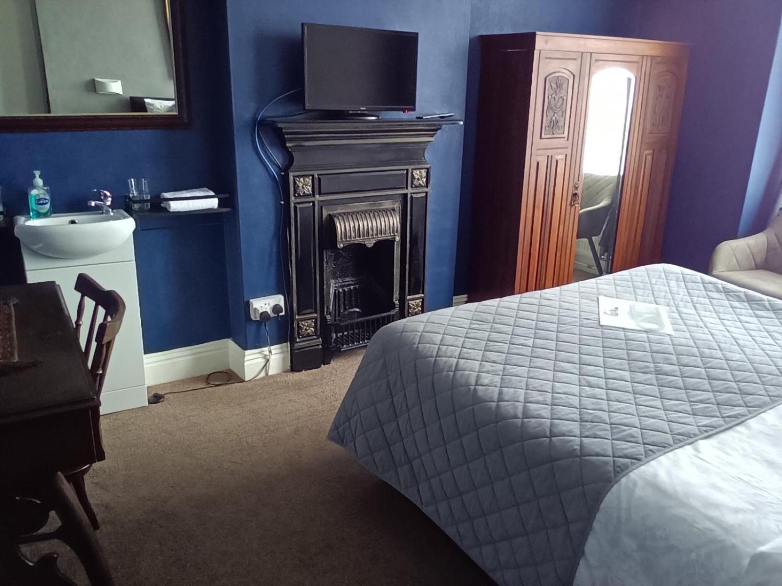 Double Room with Private External Bathroom