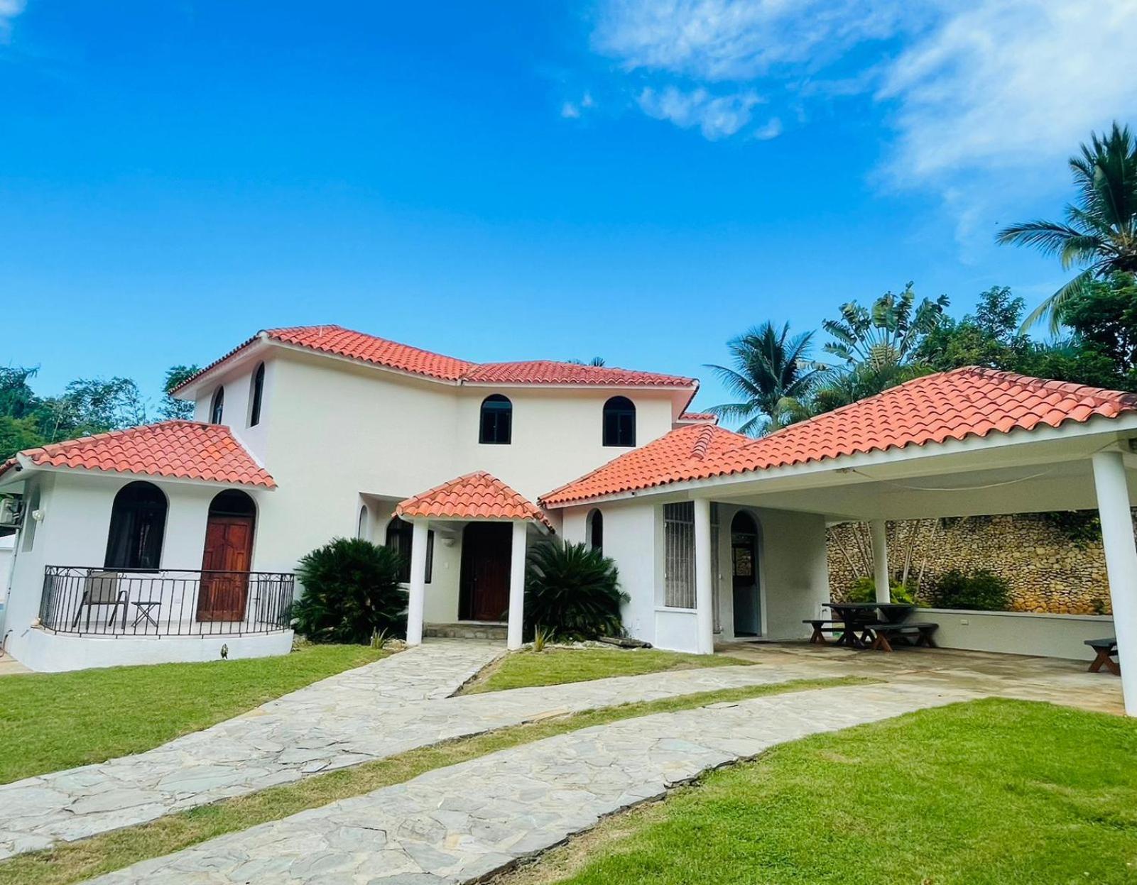 Villa photo 2