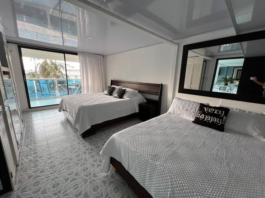 One-Bedroom Apartment with Balcony and City View photo 1