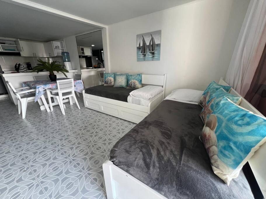 One-Bedroom Apartment with Balcony and City View photo 3