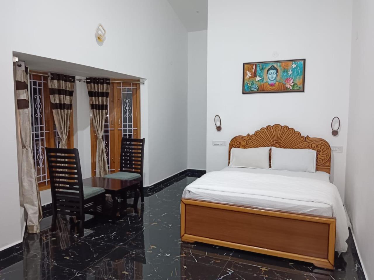 Deluxe Double Room (2 Adults + 1 Child) photo 1