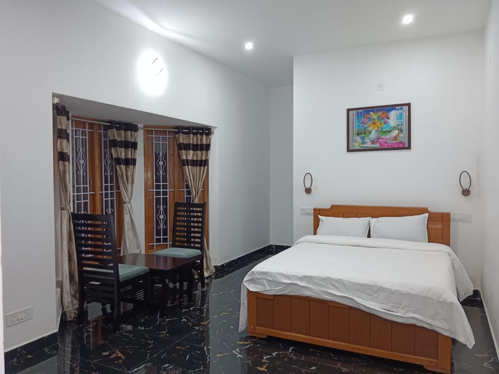 Deluxe Double Room (2 Adults + 1 Child) photo 3