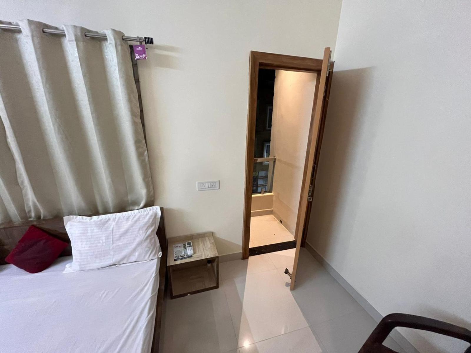 Deluxe Double Room with Balcony photo 1