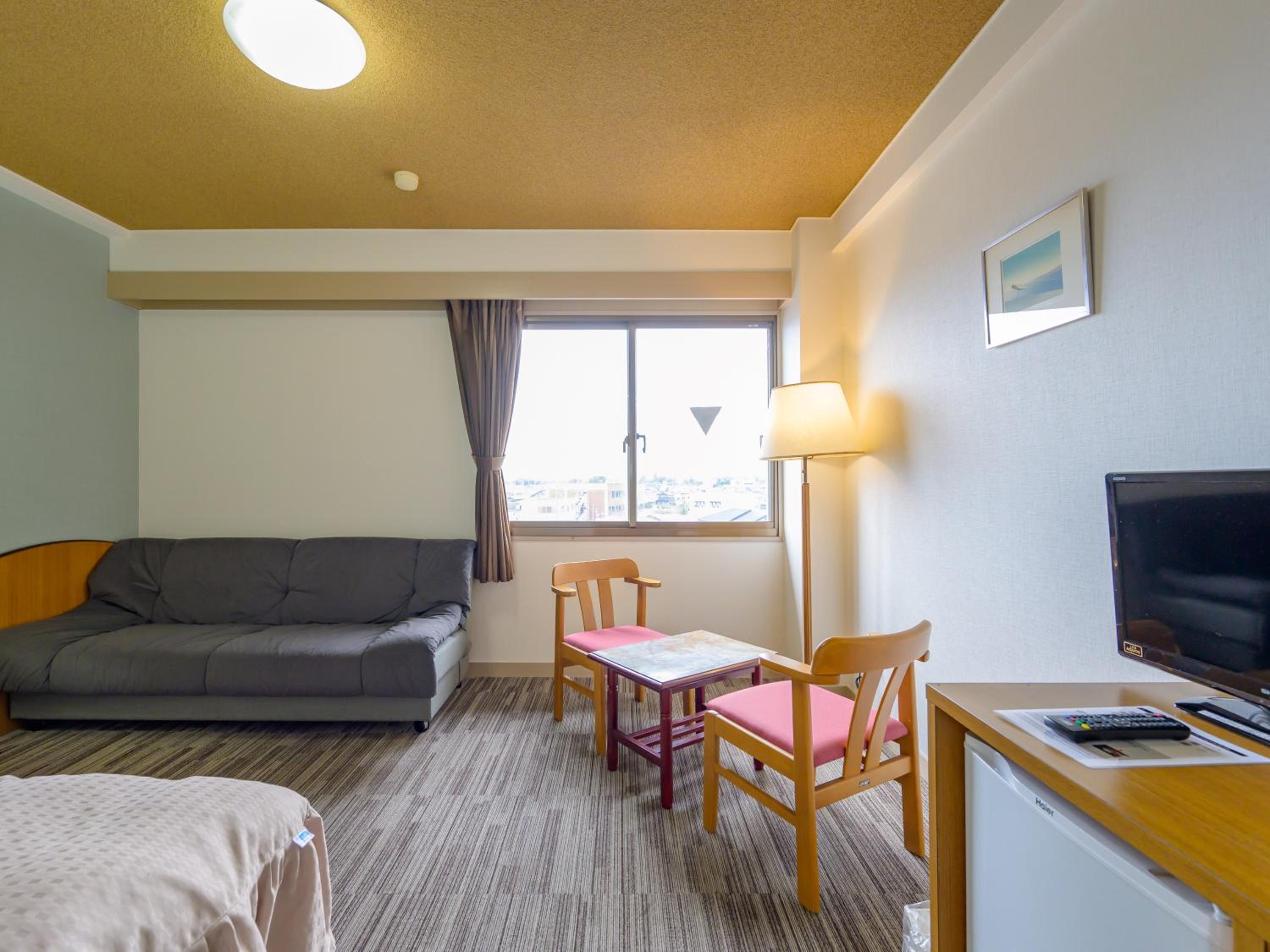 Double Room with Small Double Bed - Non-Smoking photo 2