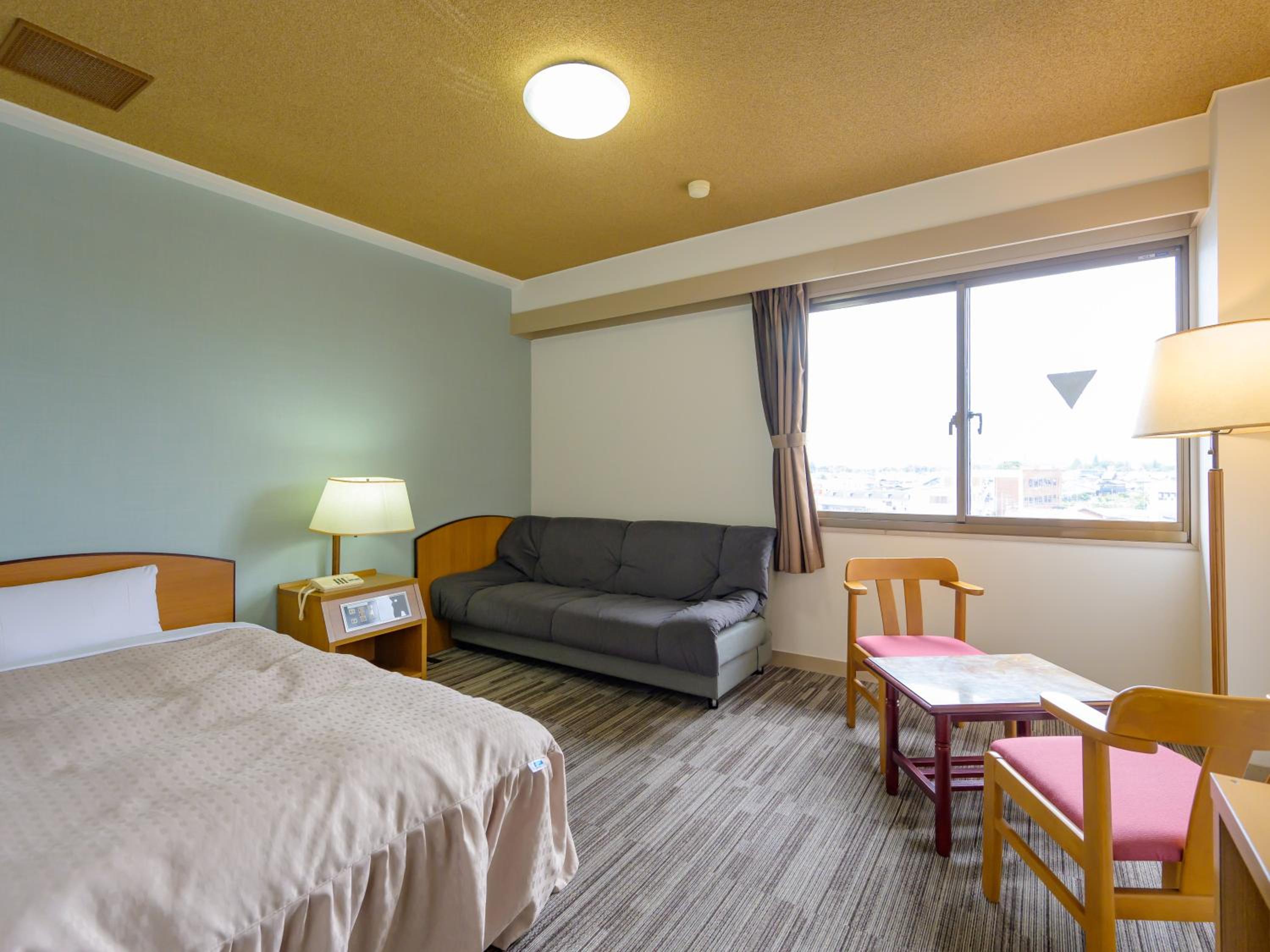 Double Room with Small Double Bed - Smoking photo 3
