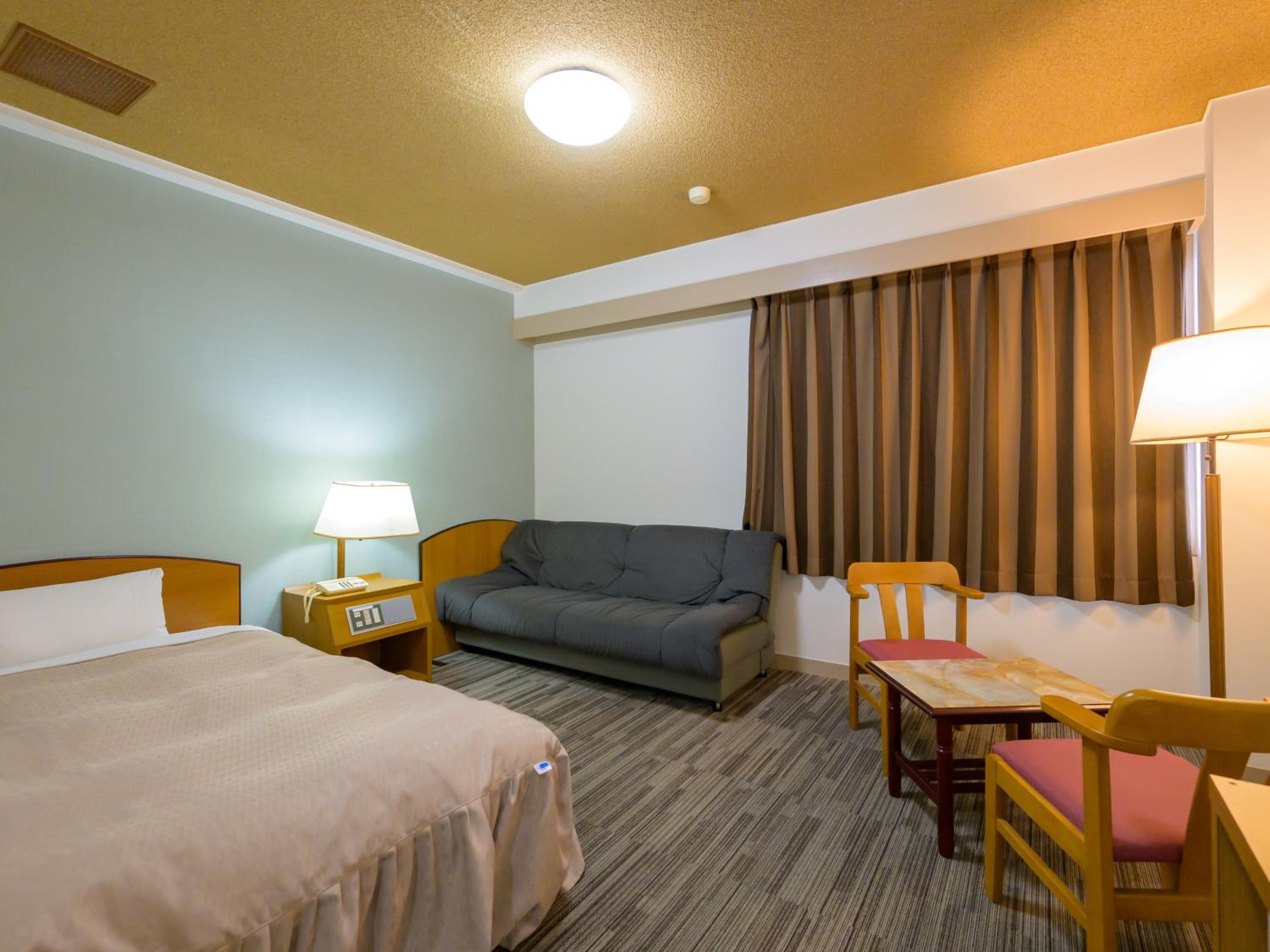 Double Room with Small Double Bed - Non-Smoking photo 3