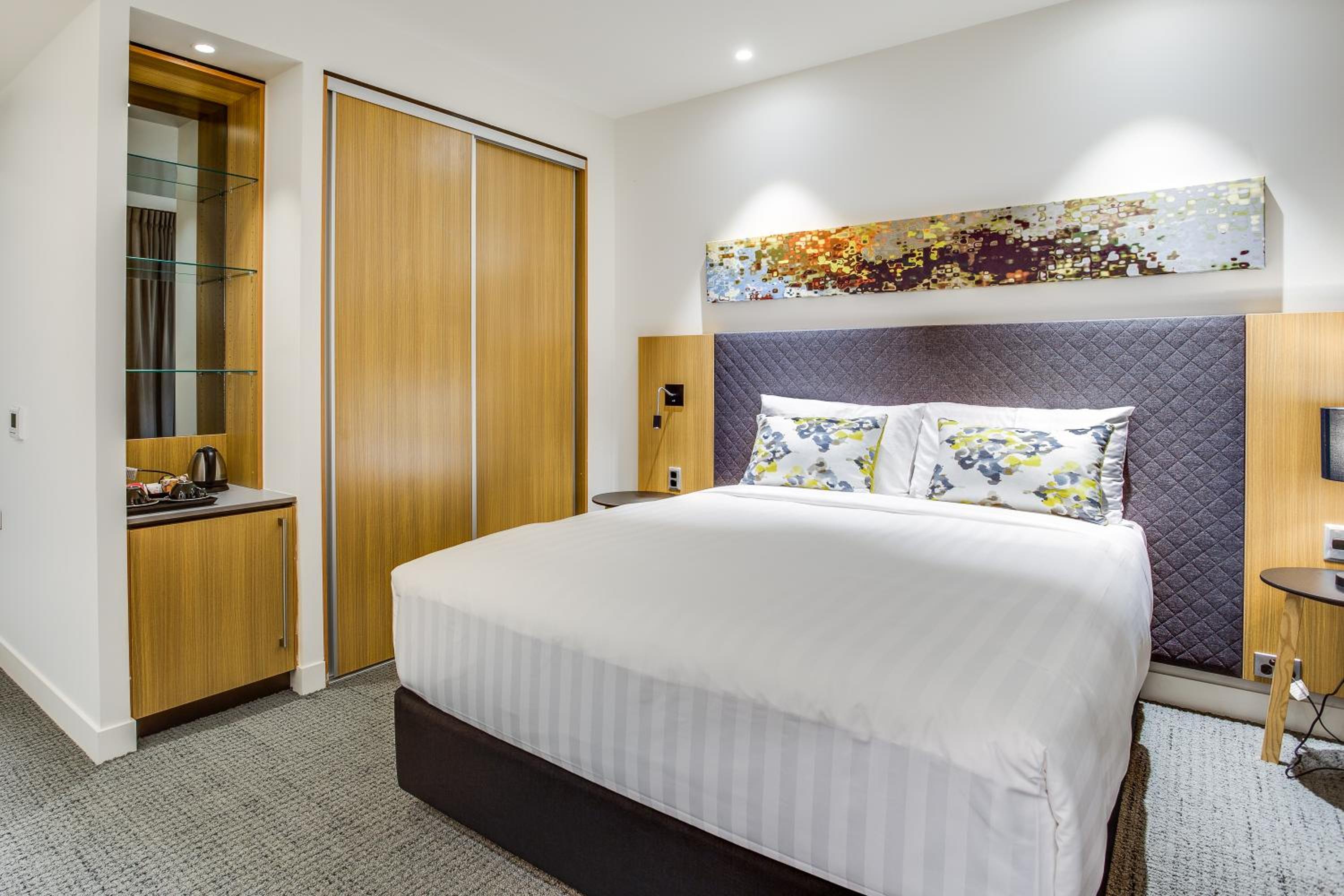 Accessible King Room photo 1