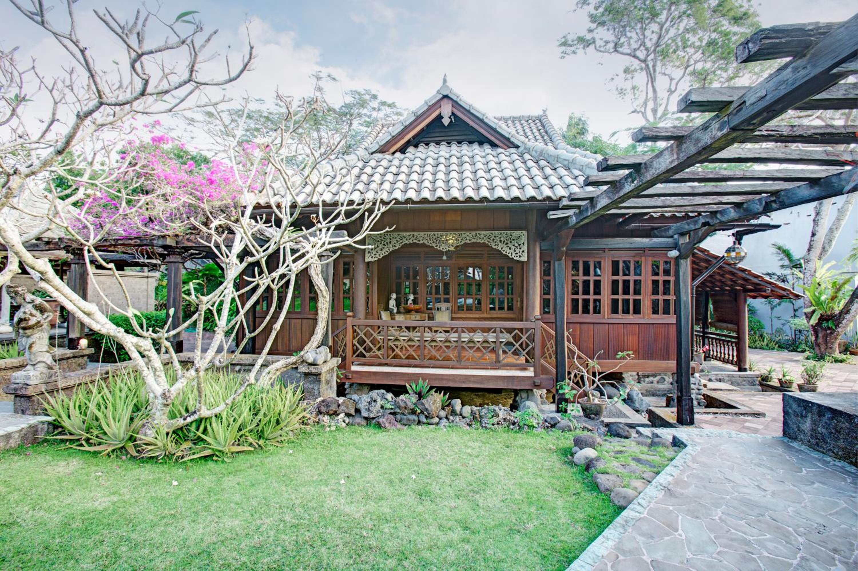 Ethnic Two-Bedroom Villa photo 3