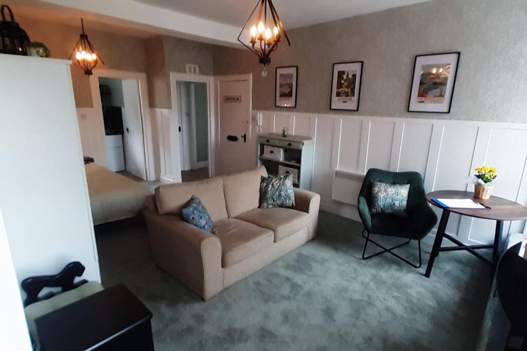 Studio Apartment photo 2