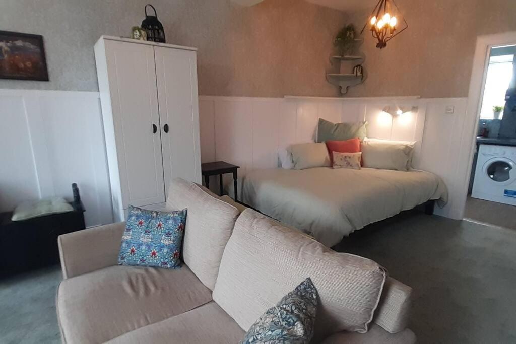 Studio Apartment photo 1