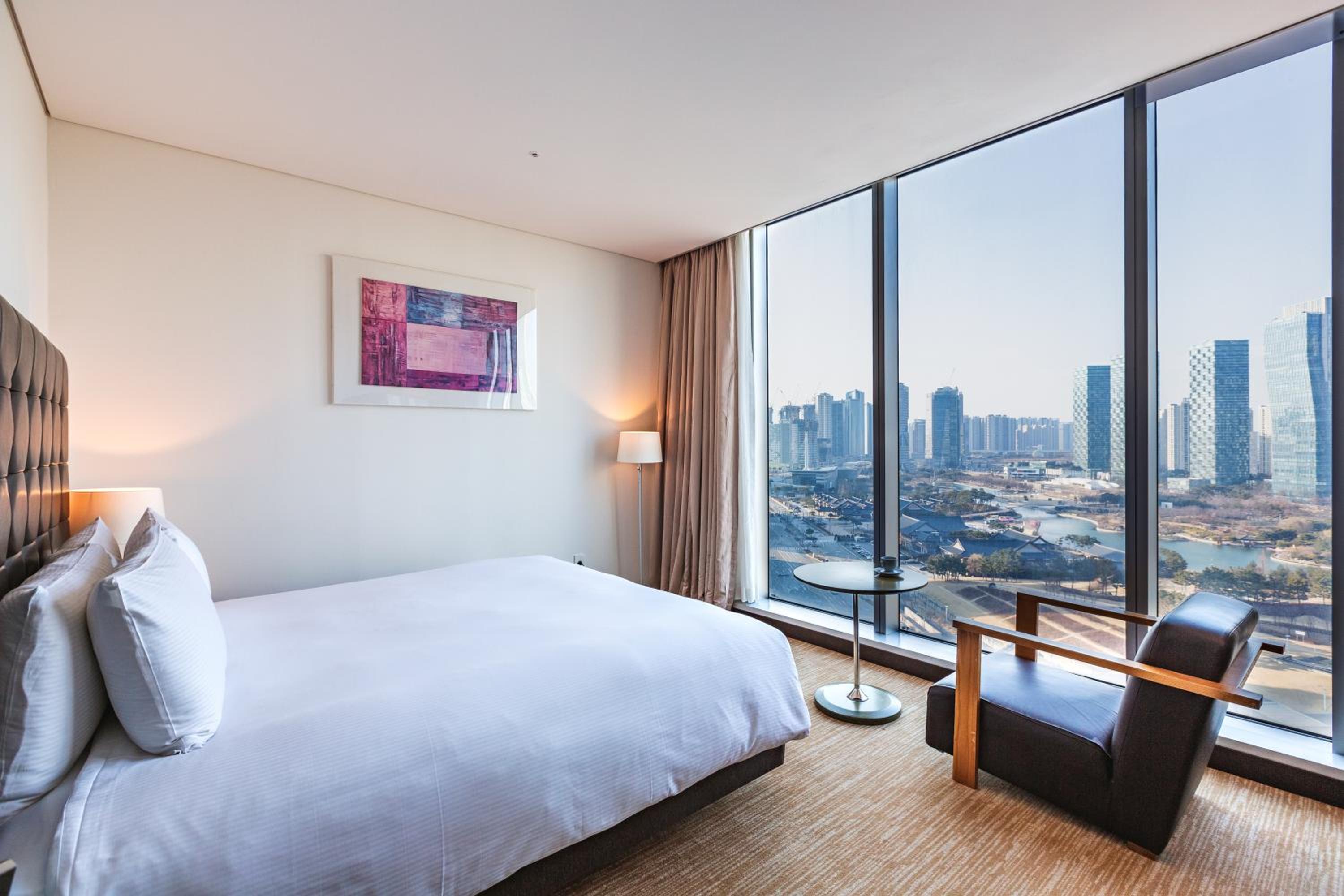 Deluxe Double Room with Park View - Photo 2