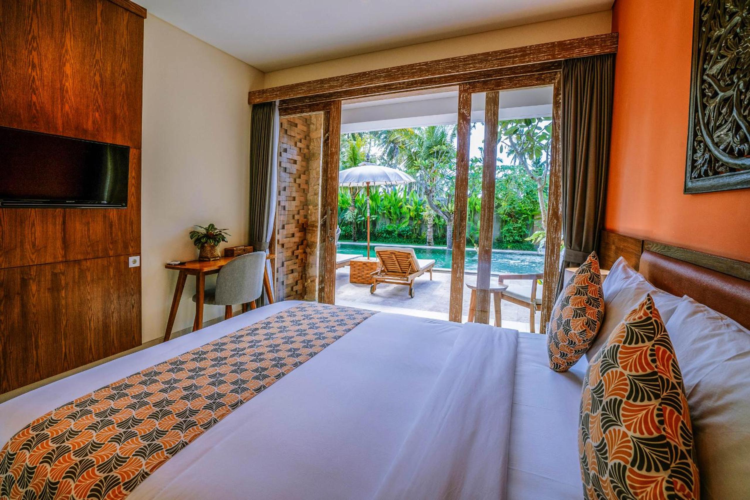 Deluxe Room  with Pool View