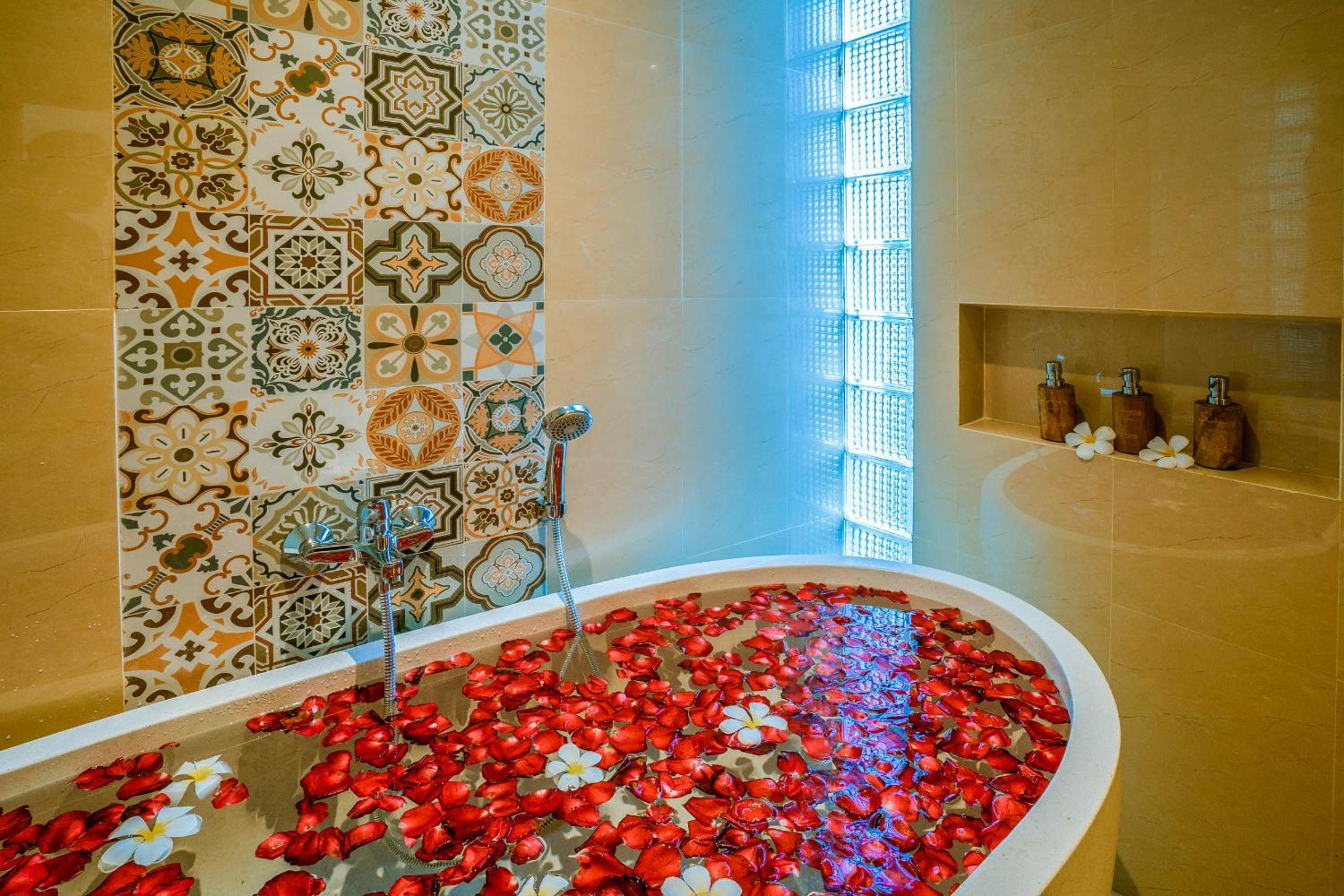 Suite Room with Pool View