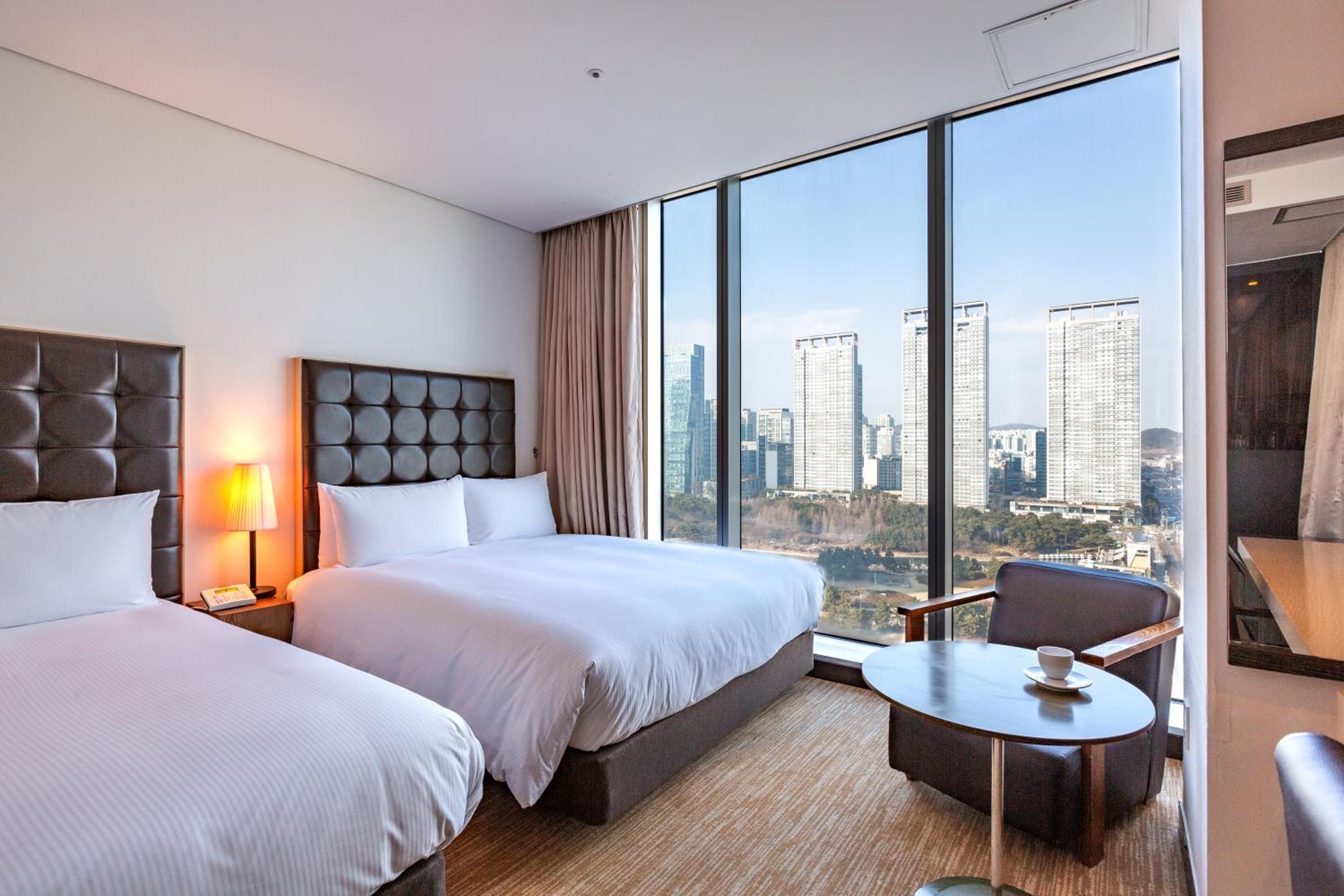 Premier Family Room with Park View (Double Bed + Double Bed)  - Photo 1