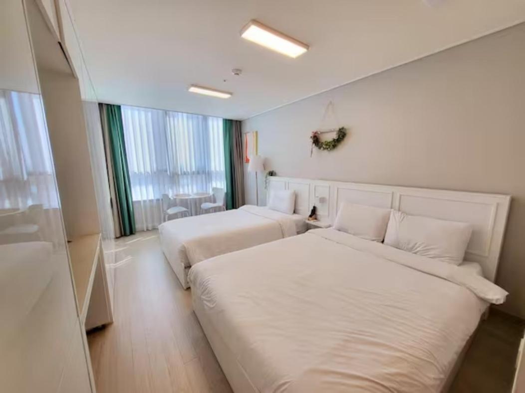 Family Room - Photo 7