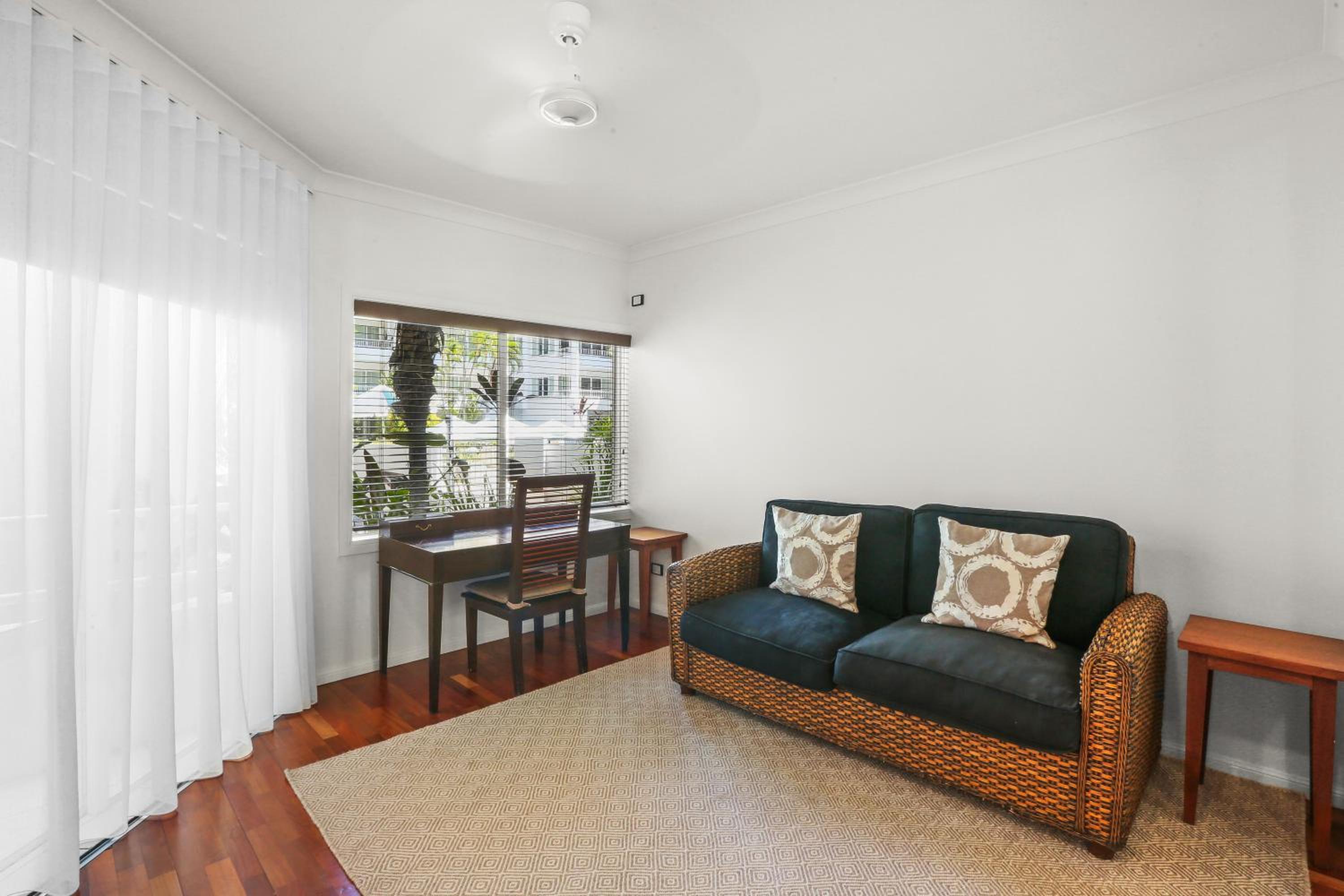 1 Bedroom Beach Front Apartment - Free Parking, WiFi and Daily Beach Yoga - Photo 4