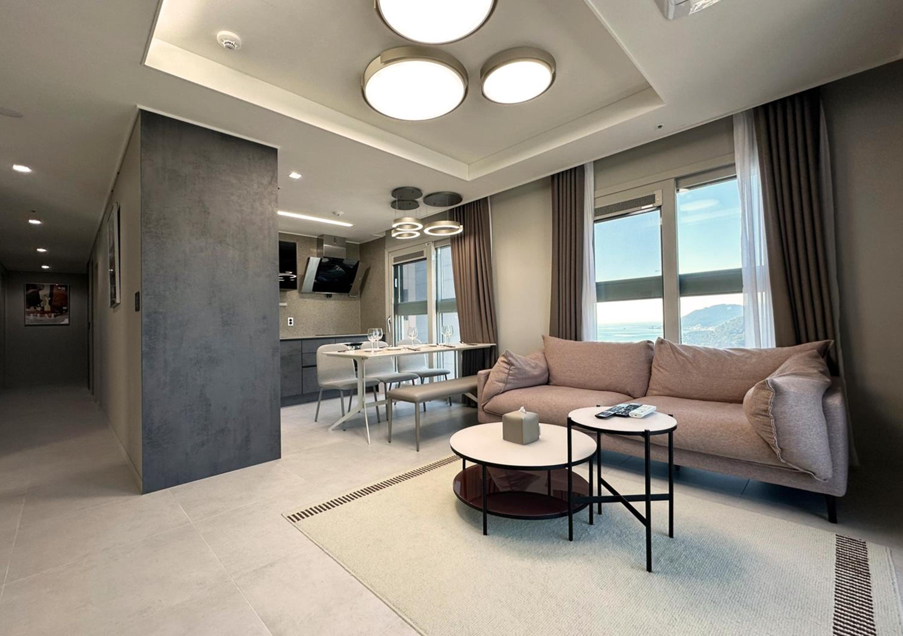 B. Flat Suite+ - Photo 12
