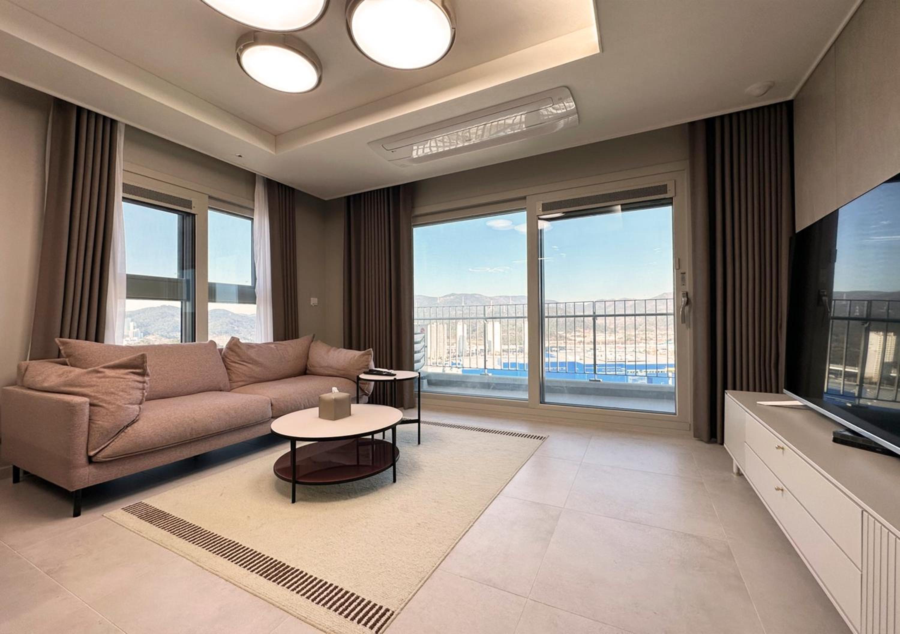 B. Flat Suite+ - Photo 13