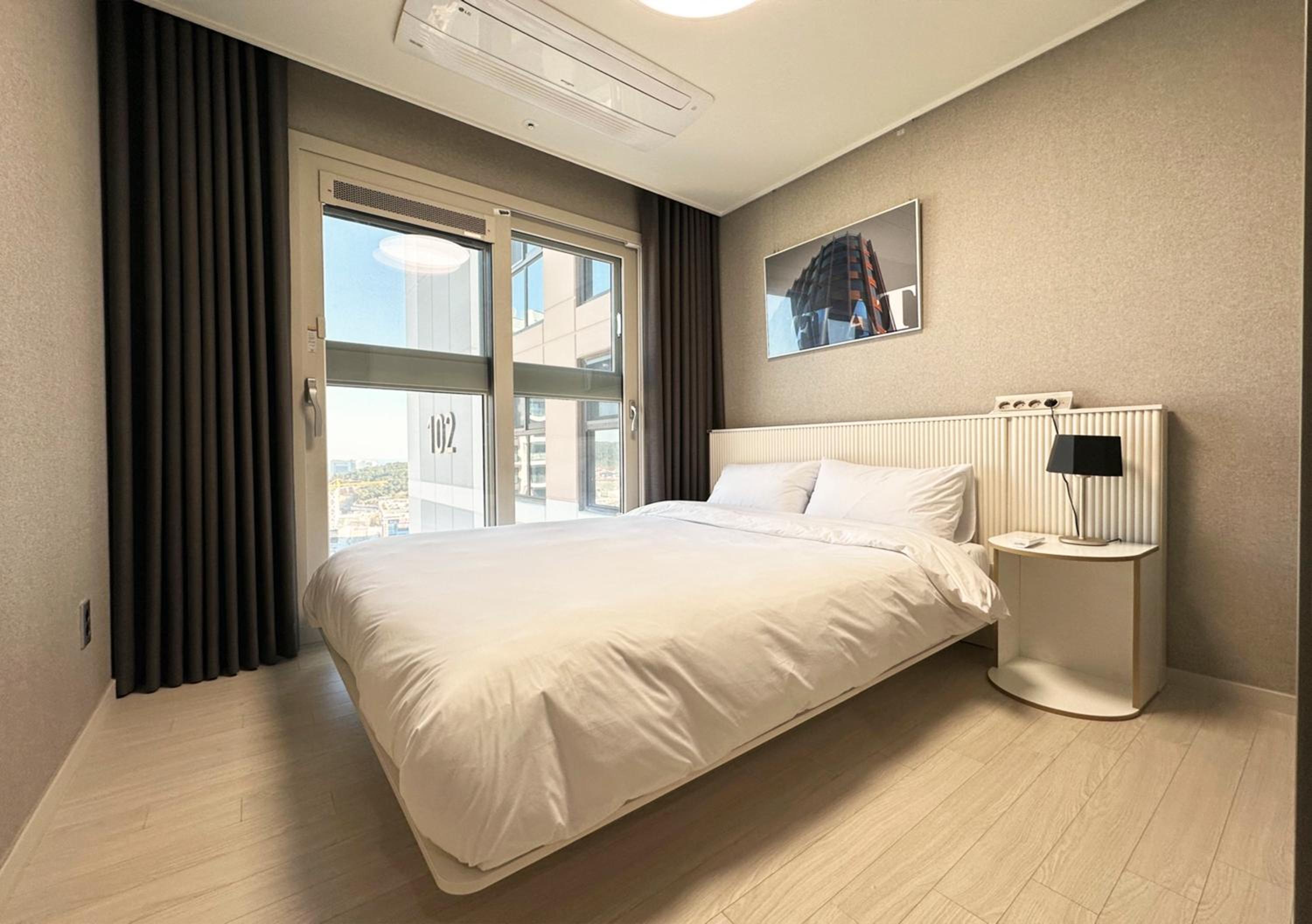B. Flat Suite+ - Photo 2