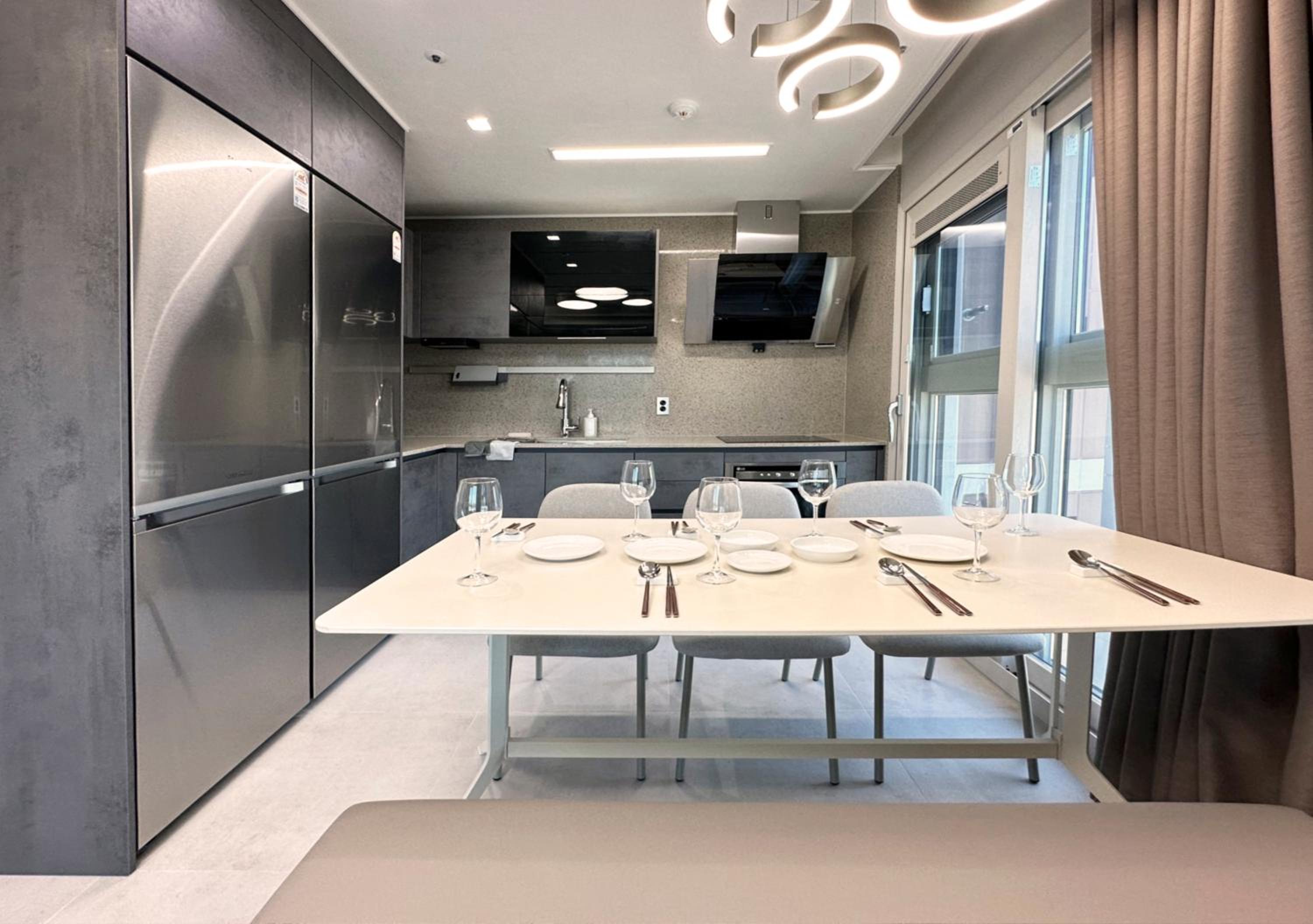 B. Flat Suite+ - Photo 7