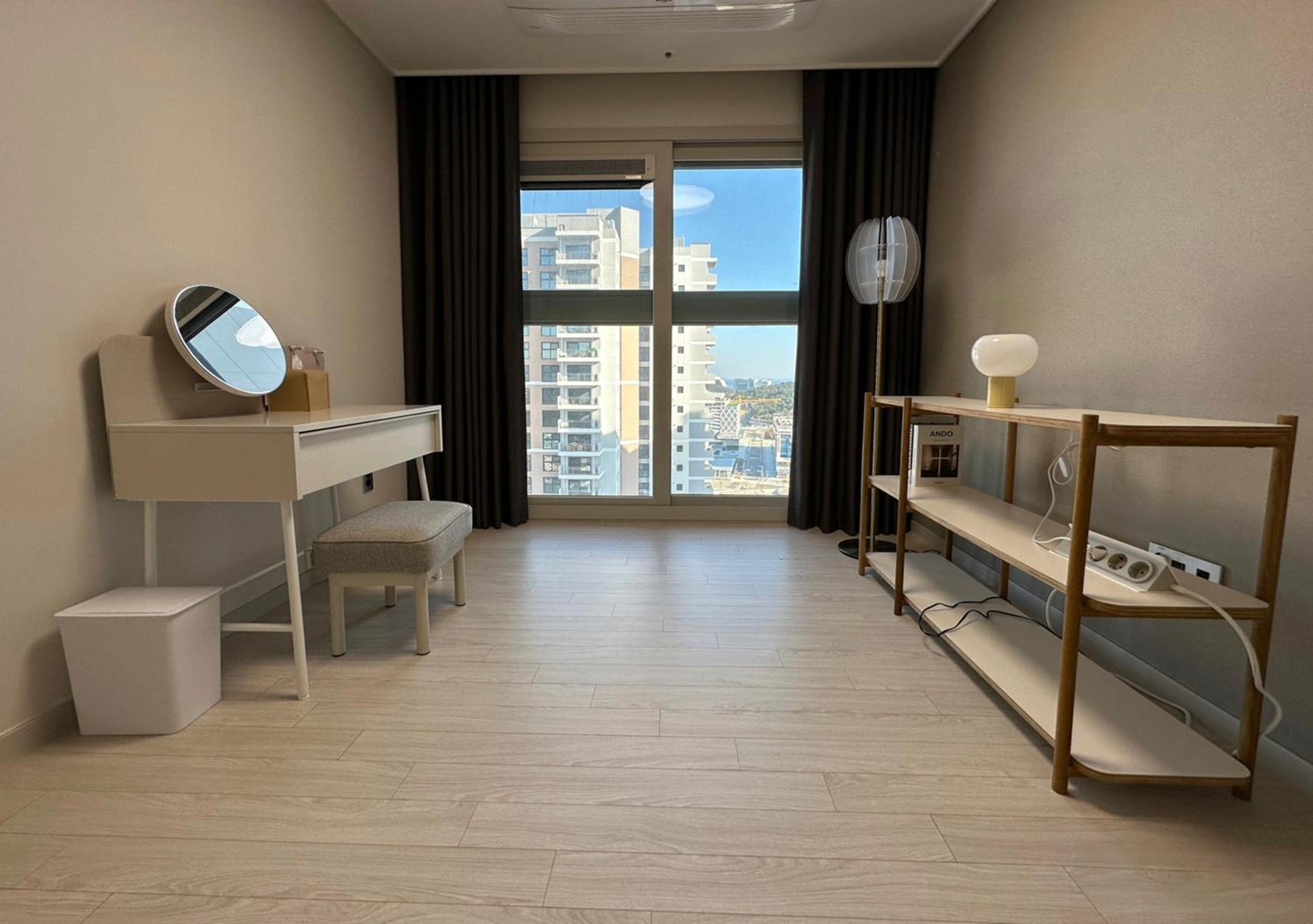 B. Flat Suite+ - Photo 9