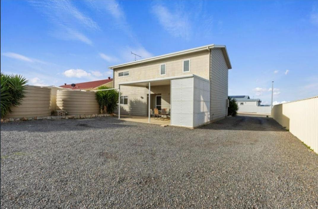 Four-Bedroom Holiday Home photo 2