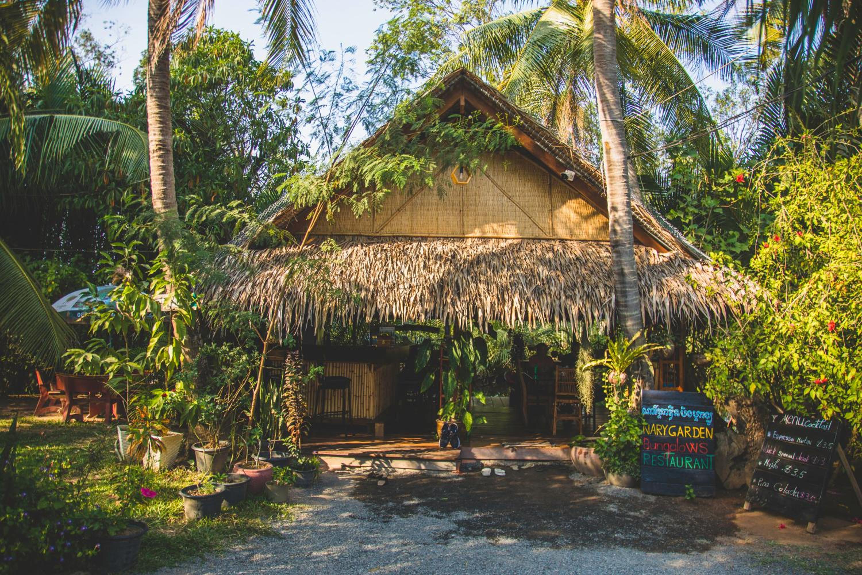 Bungalow with Garden View - Photo 7