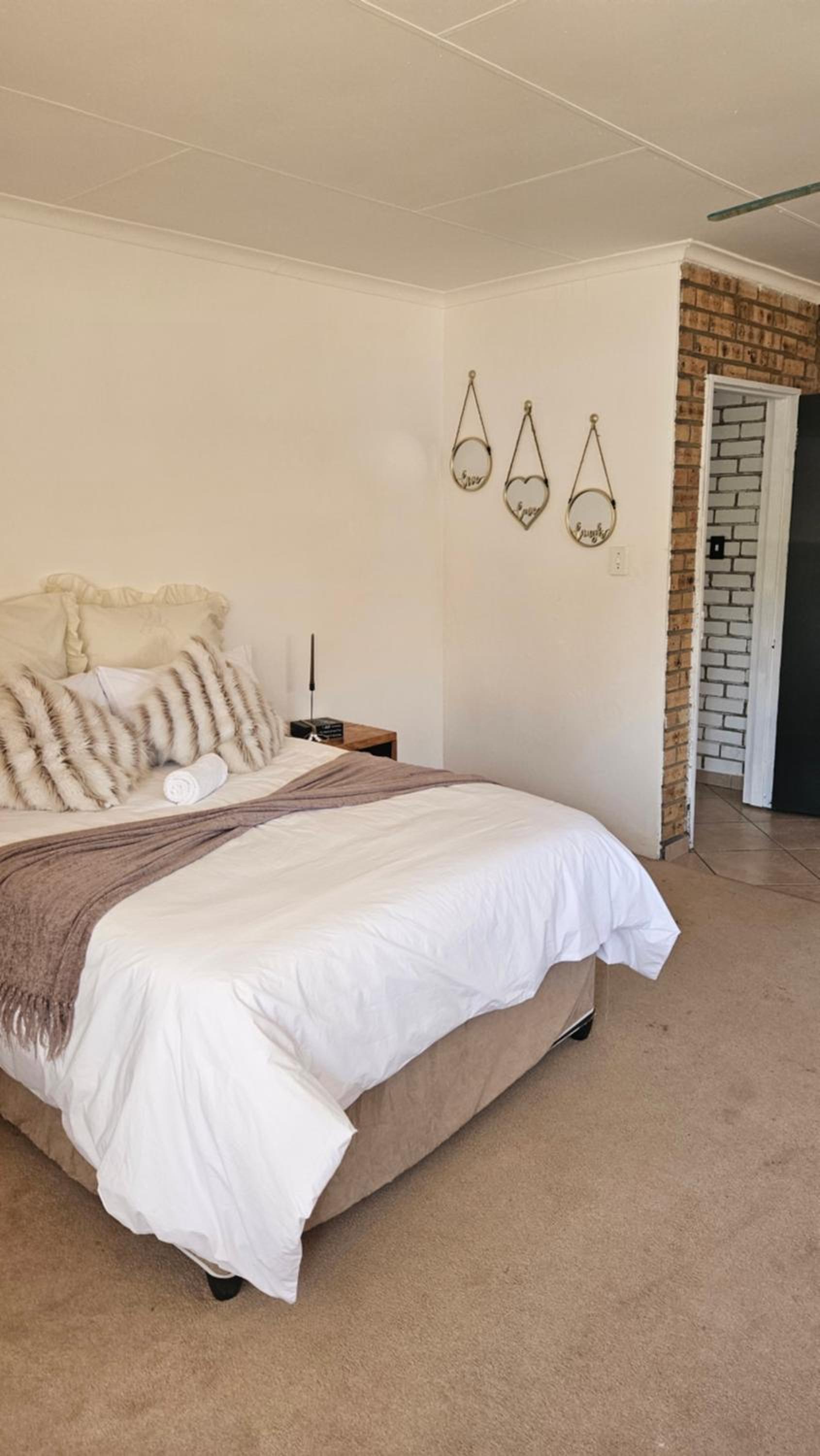 Deluxe Double Room with Shower photo 3