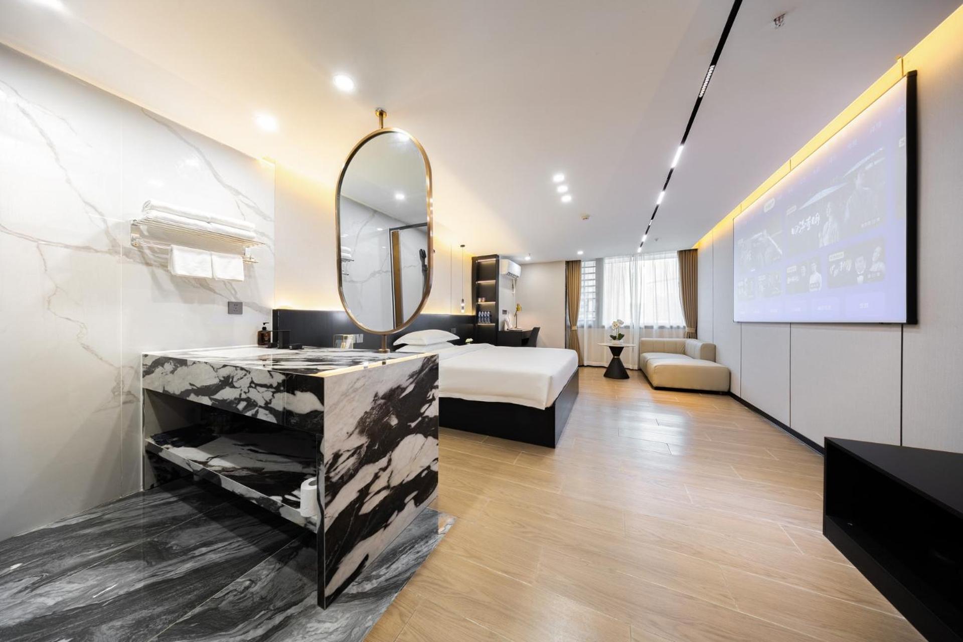 Deluxe Queen Room photo 1