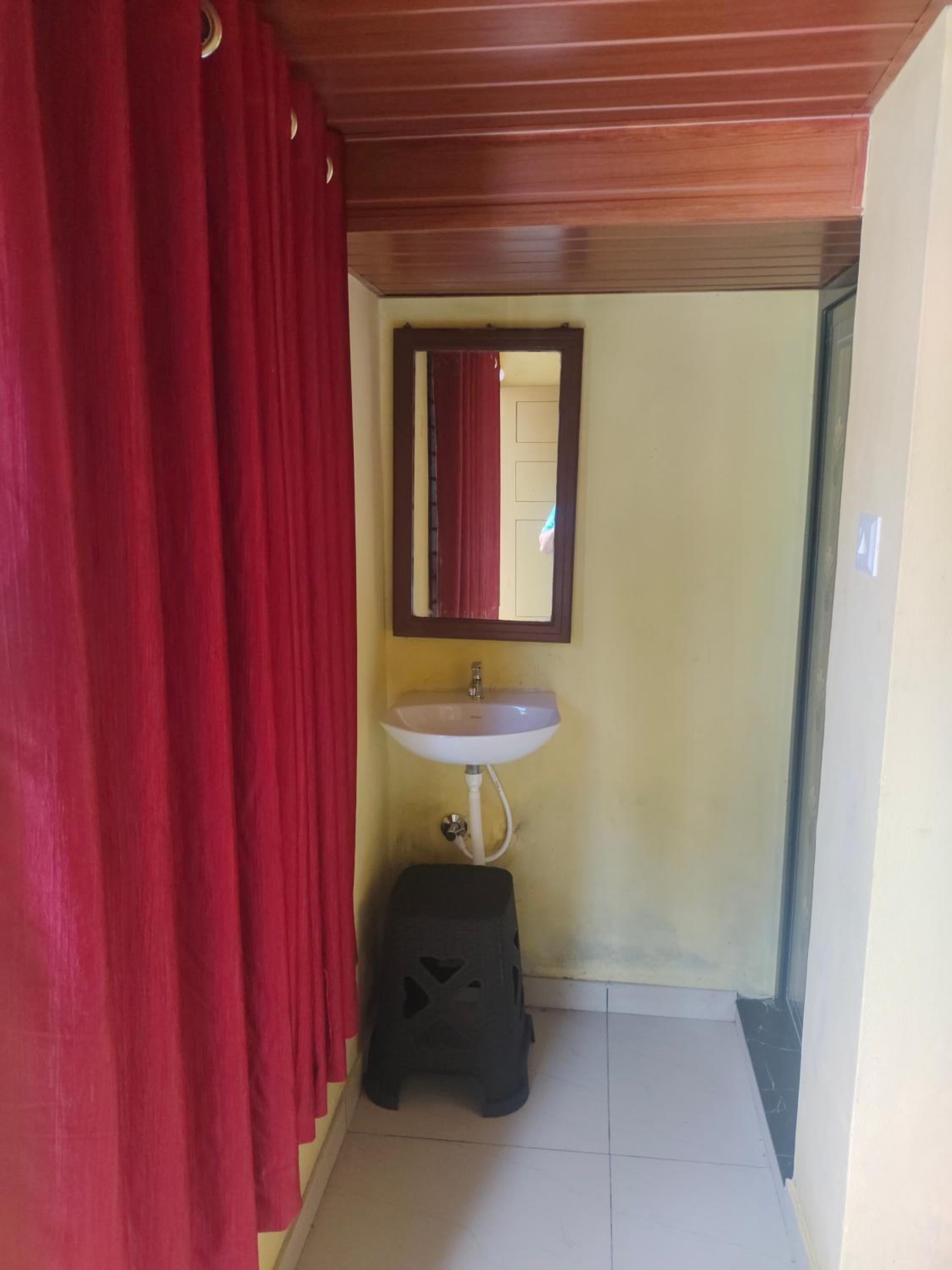 Budget Double Room photo 2