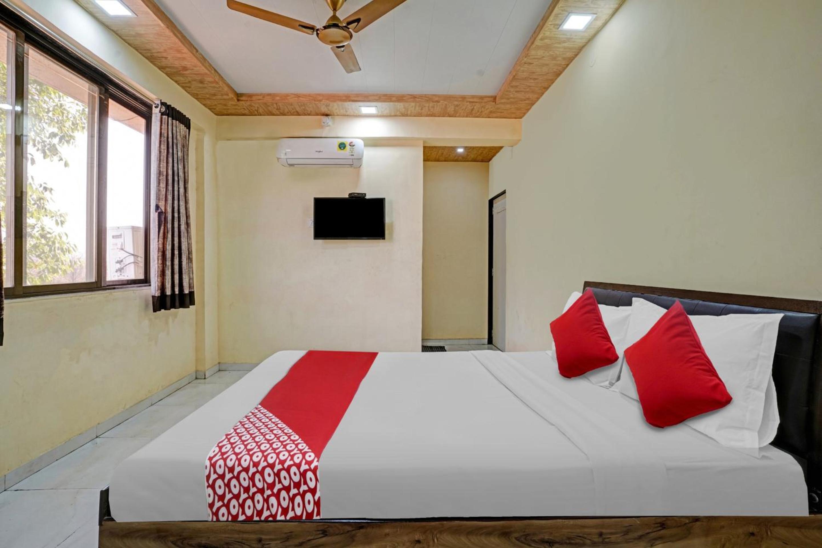 经典三人房