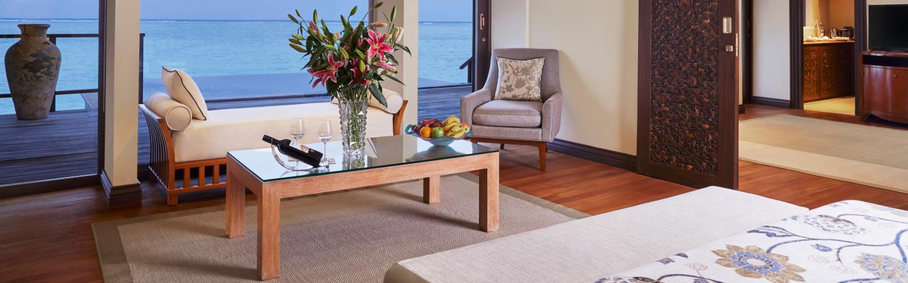 One Bedroom Sunrise Overwater Suite with Pool photo 1