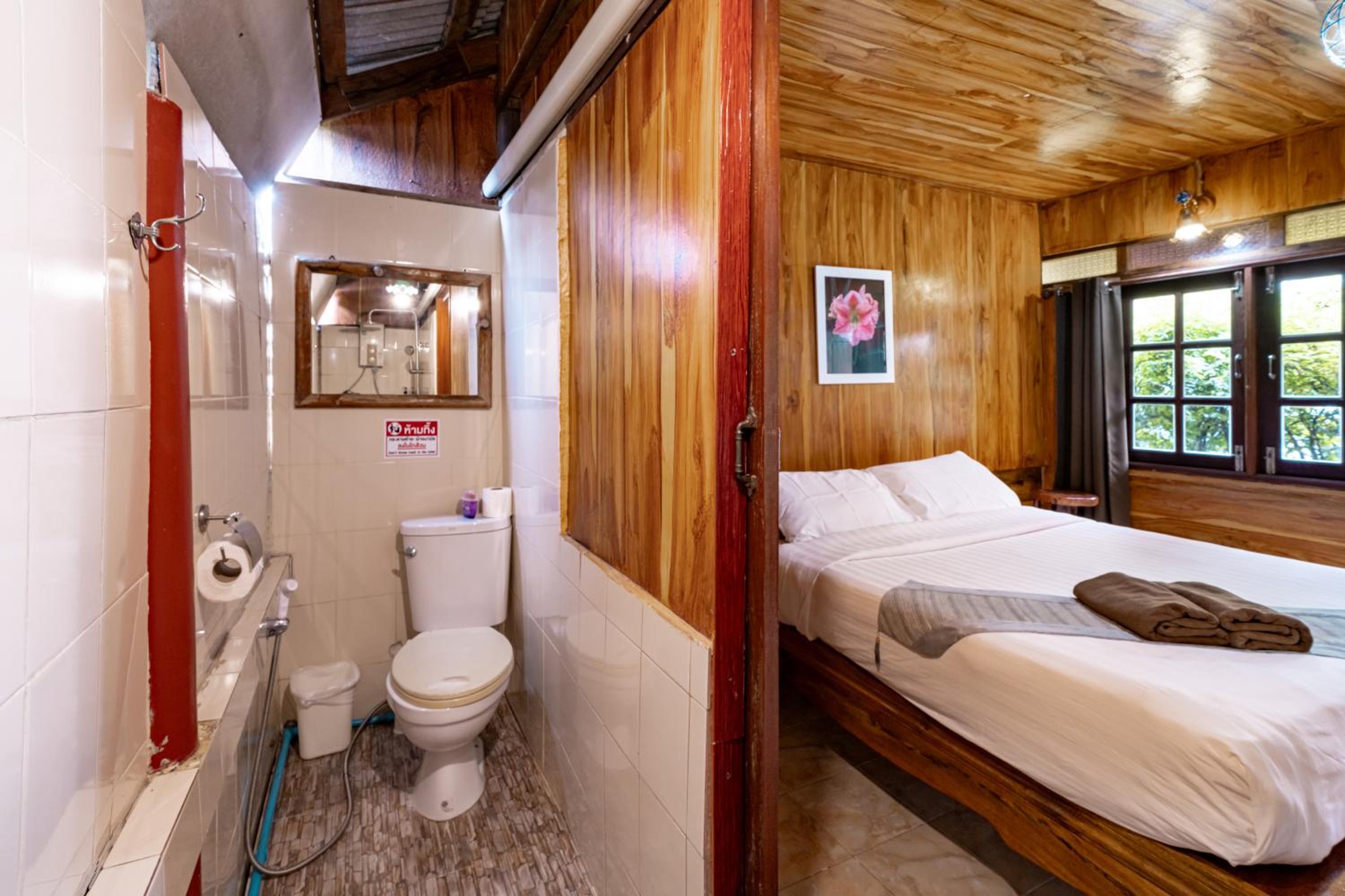 Budget Double Room photo 3