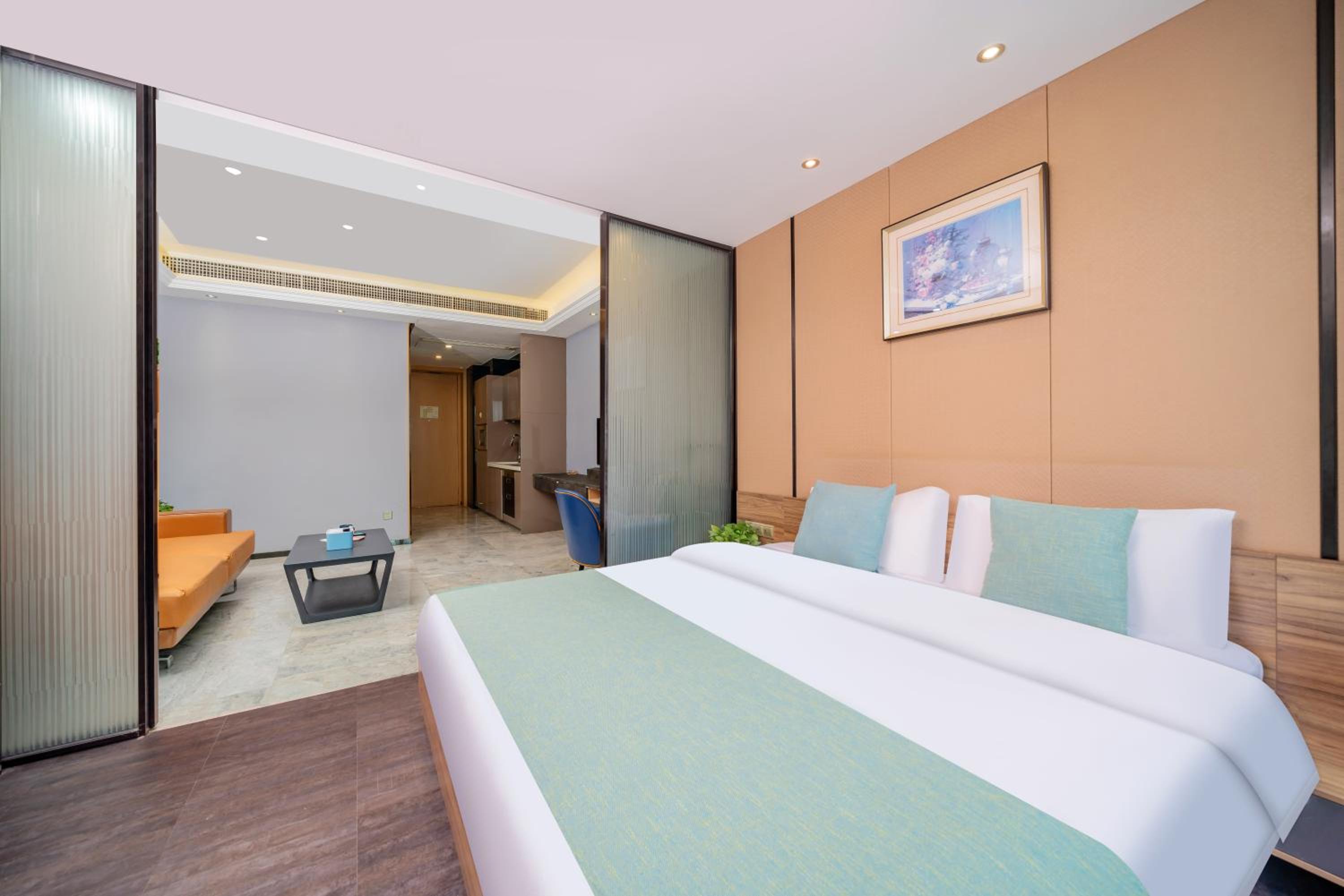 Standard King Room photo 1
