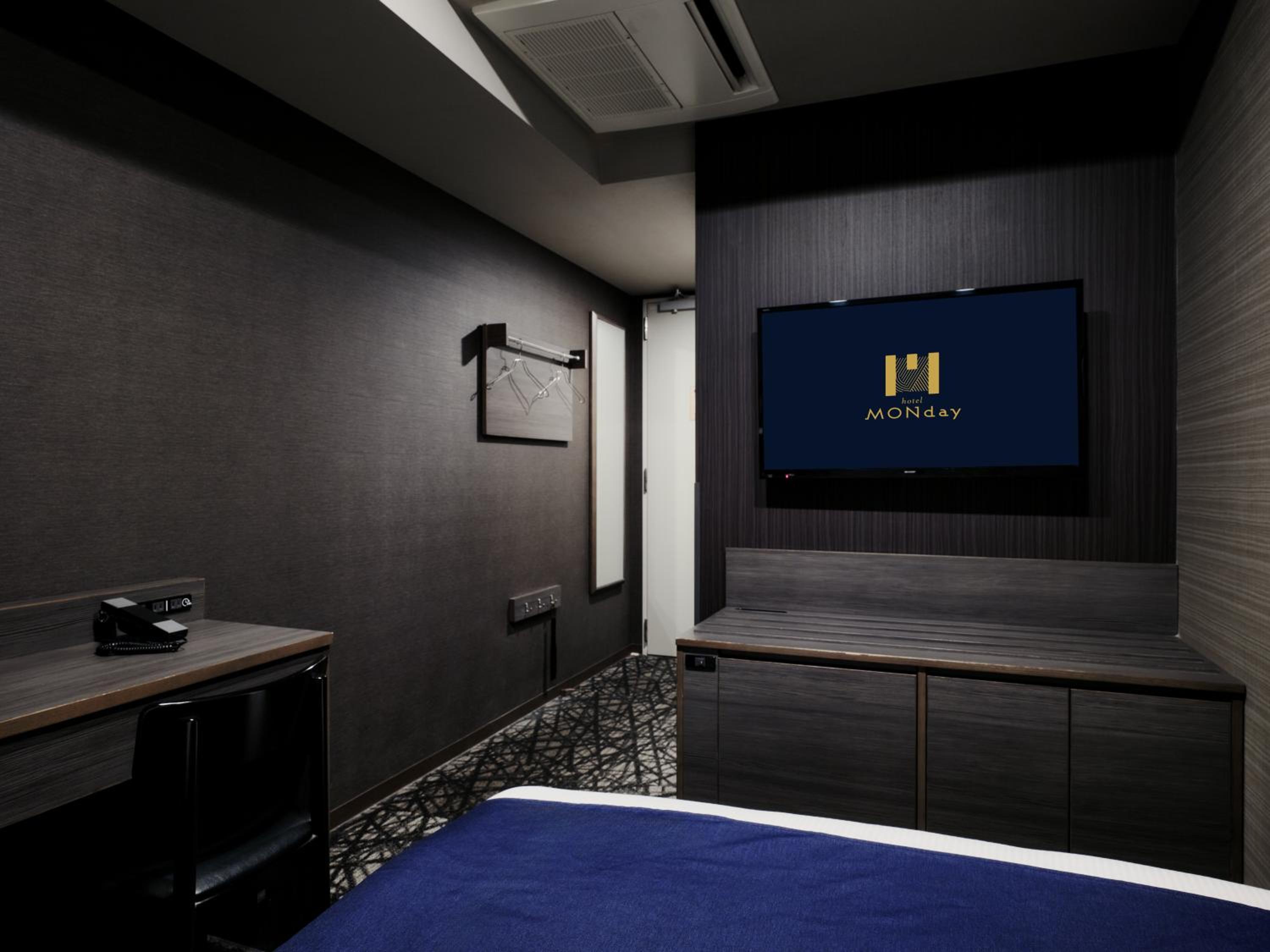 Room Selected At Check-In (1 Adult) - Bed Type Not Guaranteed photo 1