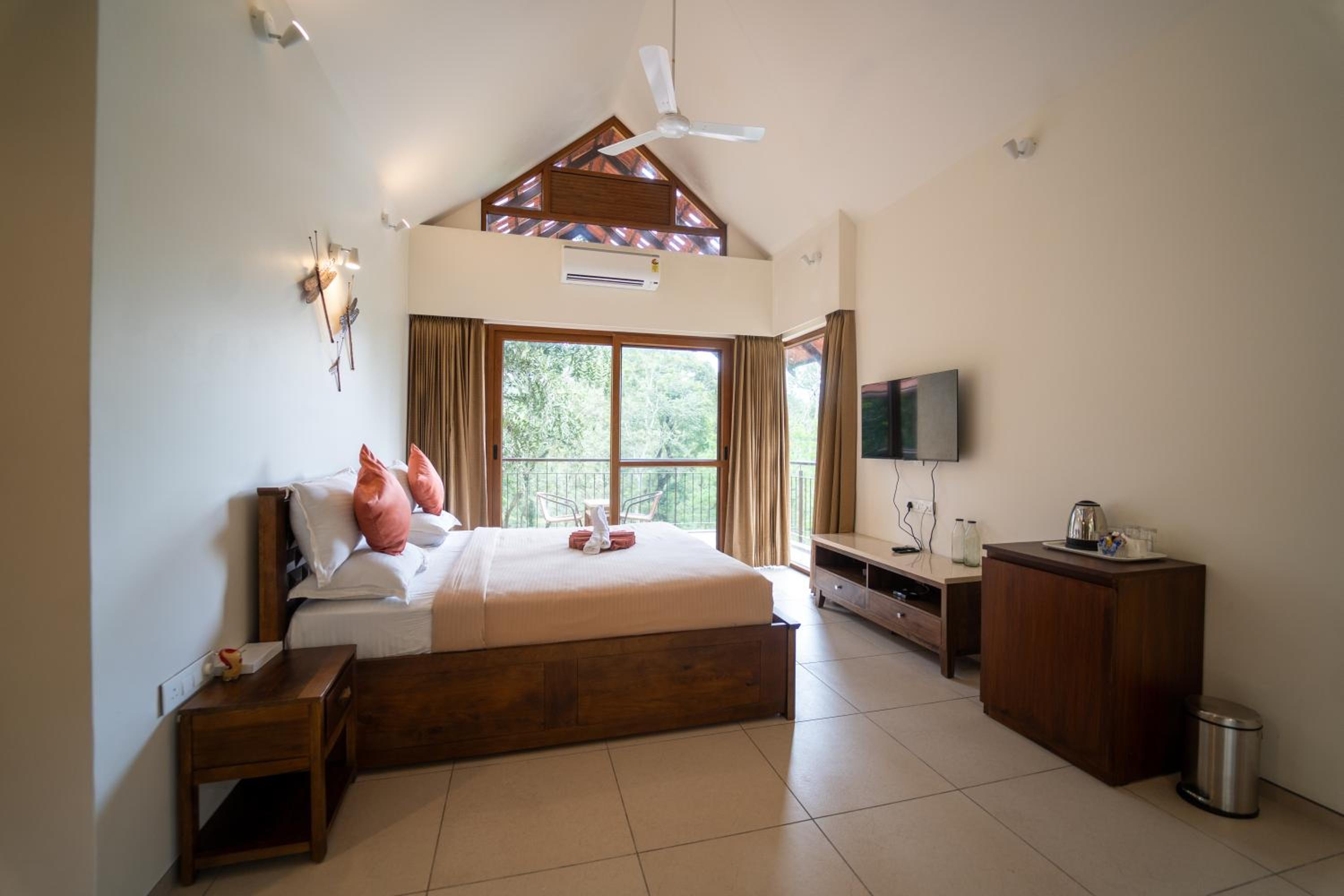 Two-Bedroom Suite - Photo 2