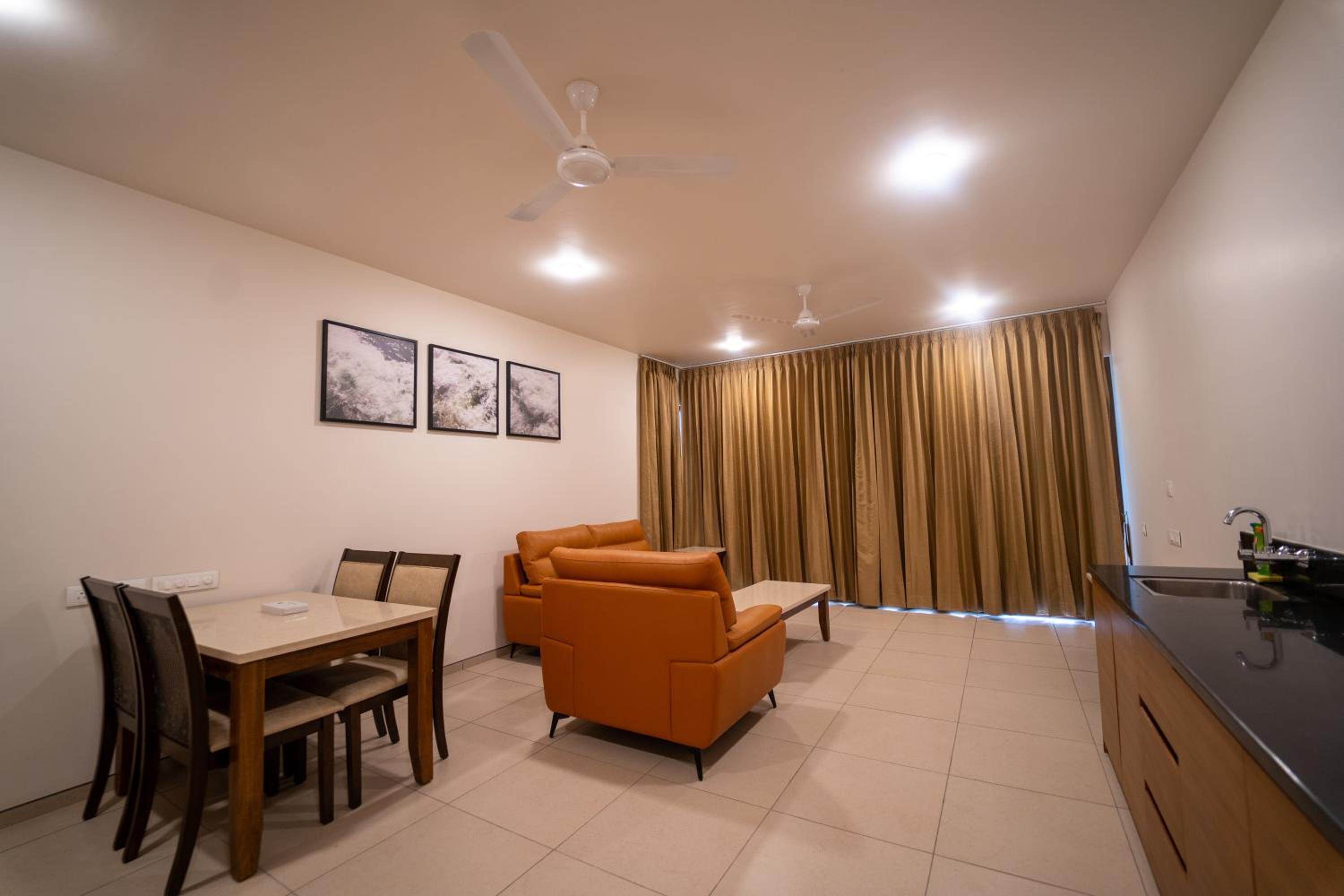 Two-Bedroom Suite - Photo 7