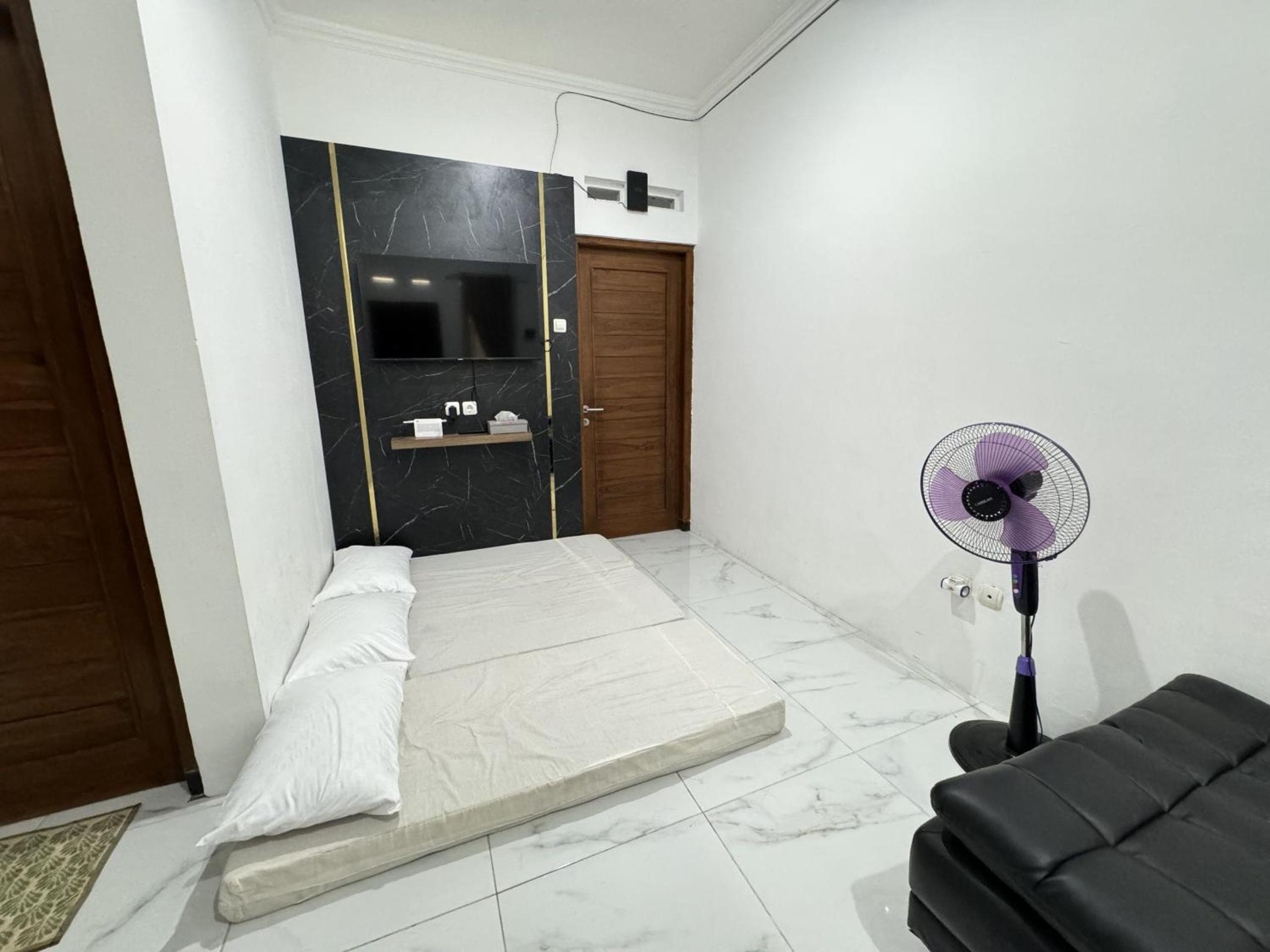 Two-Bedroom House photo 3