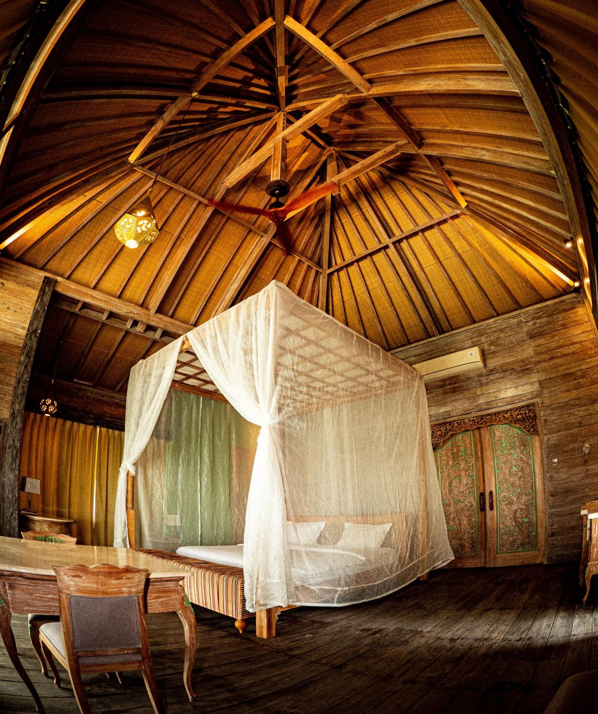 Deluxe King Suite photo 1