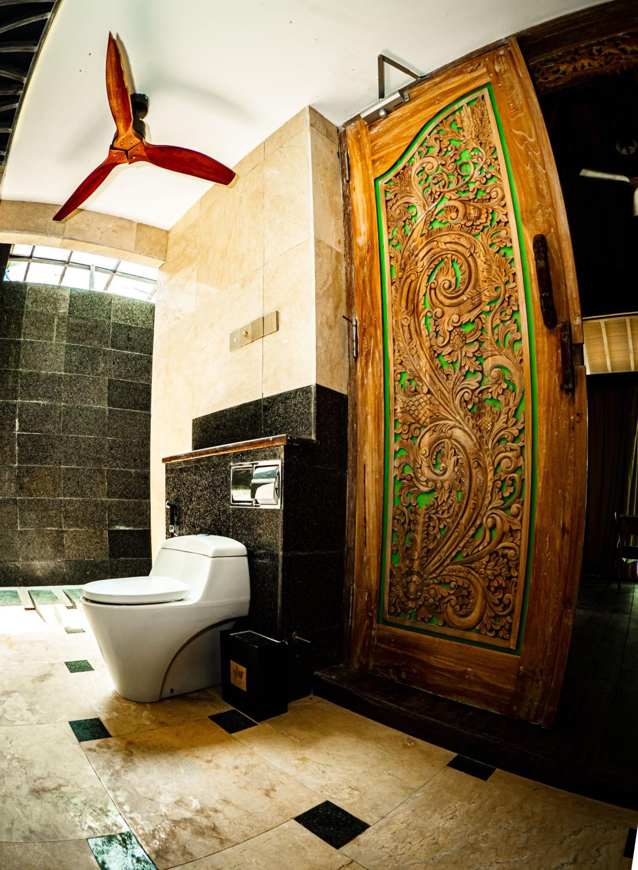 Deluxe King Suite photo 2