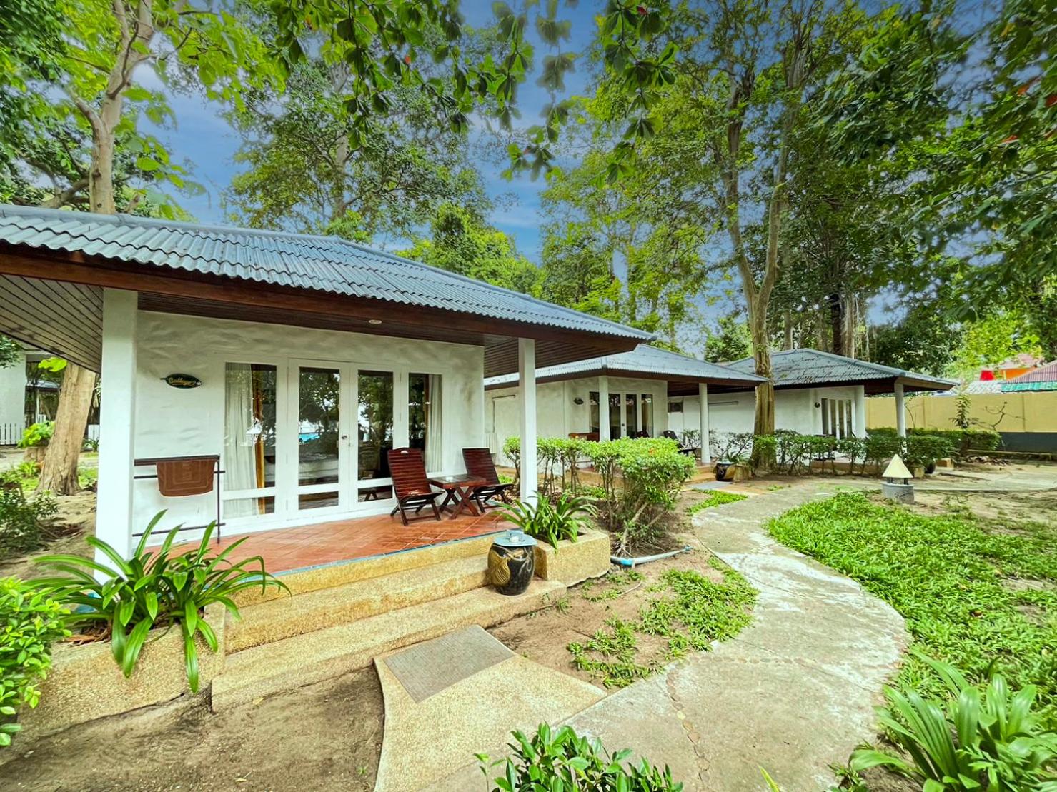 Poolside Cottage photo 3