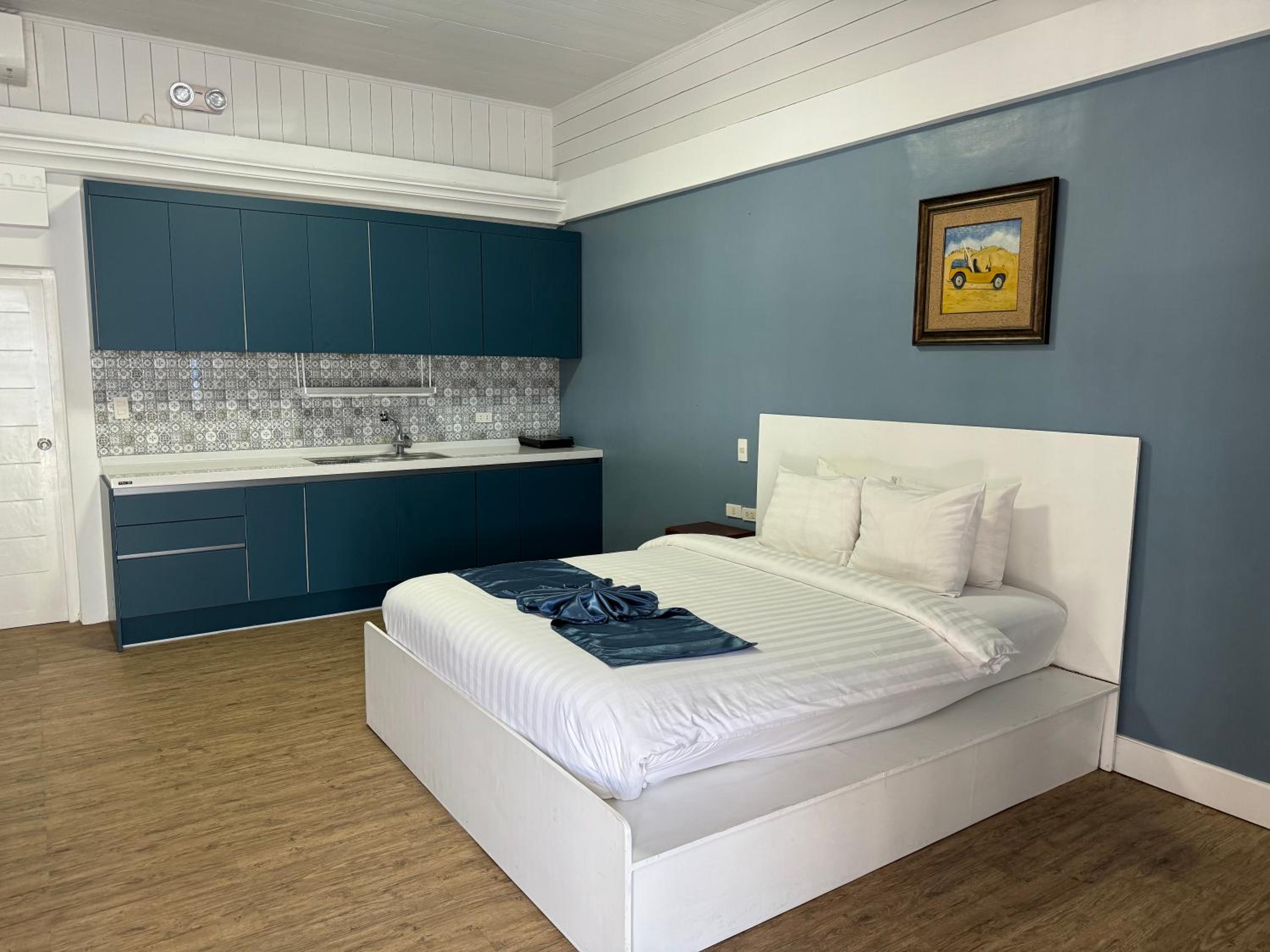 Deluxe Queen Suite