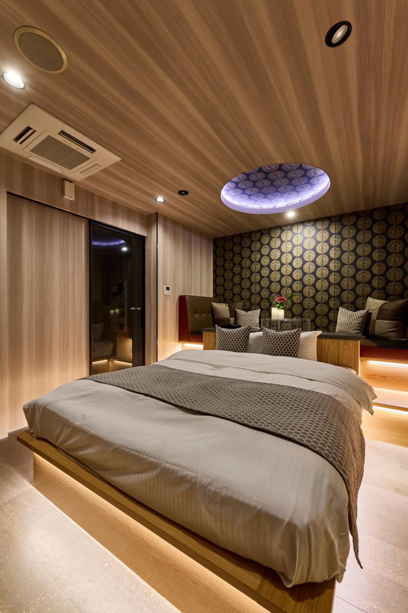 Room Selected at Check-In - Smoking