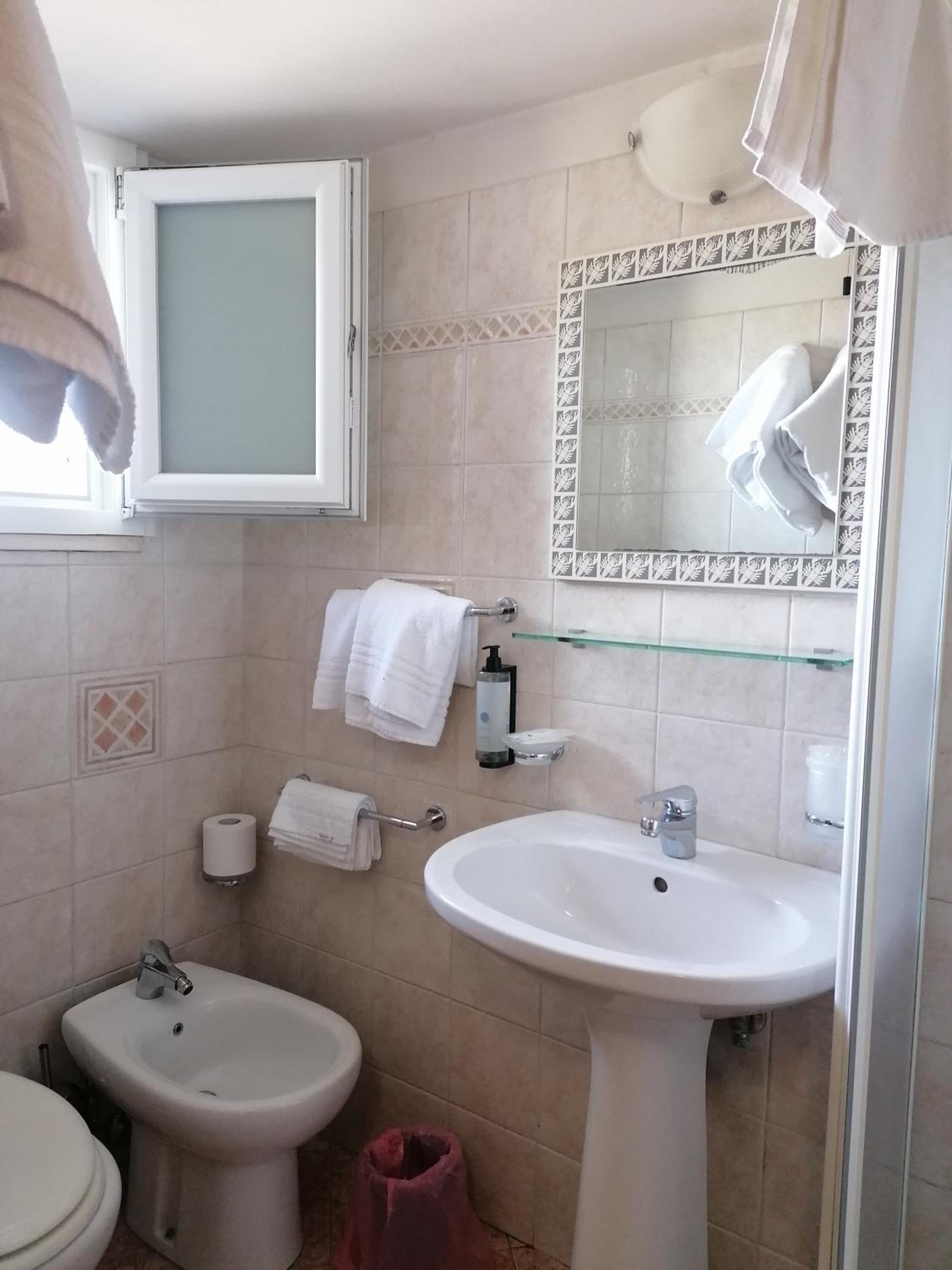 Double Room - Photo 4