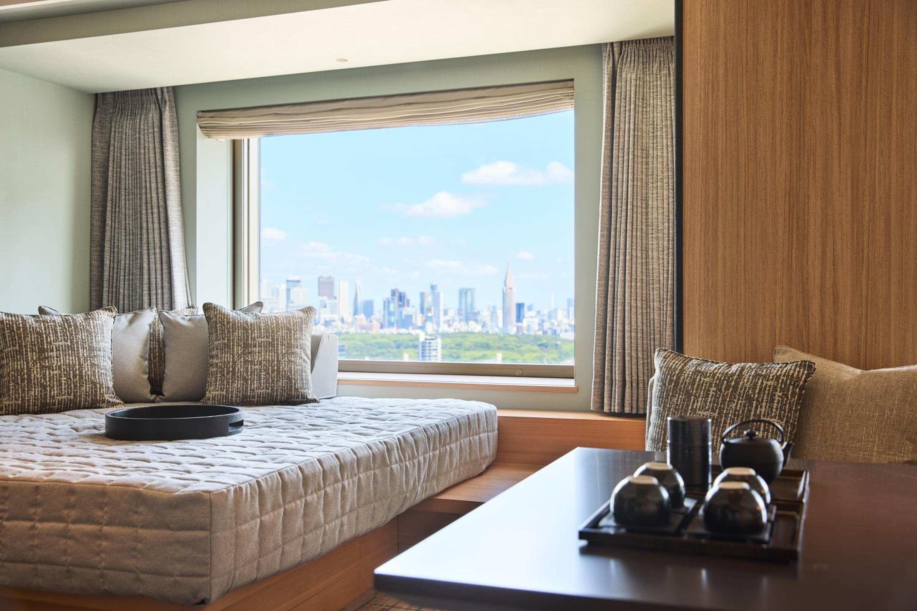 Newly Renovated - Cerulean Grand Room with Japanese Style Lounge Access, Non Smoking