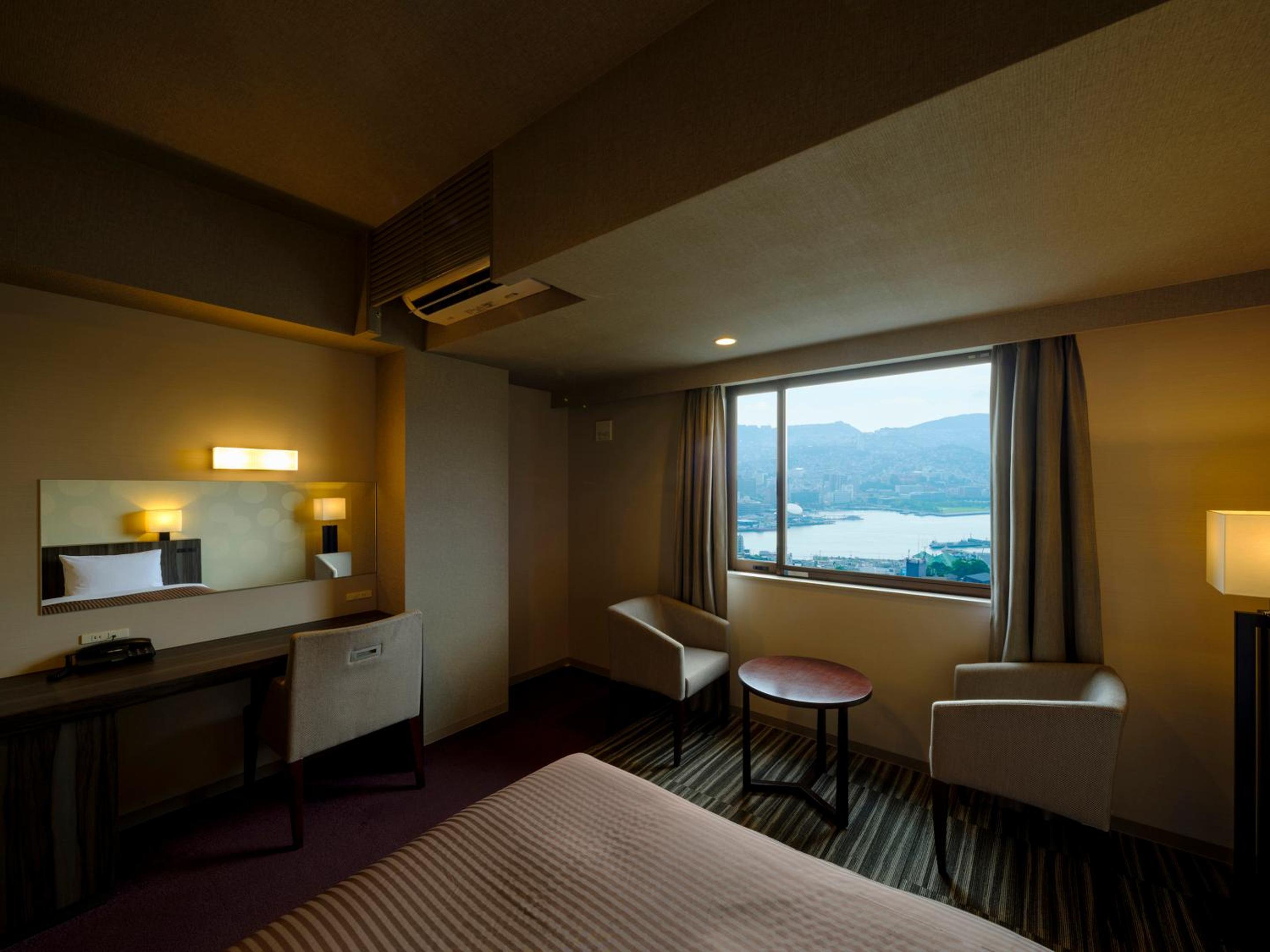 Twin Room High Floor Main Building - Non-Smoking (Renovated) photo 2
